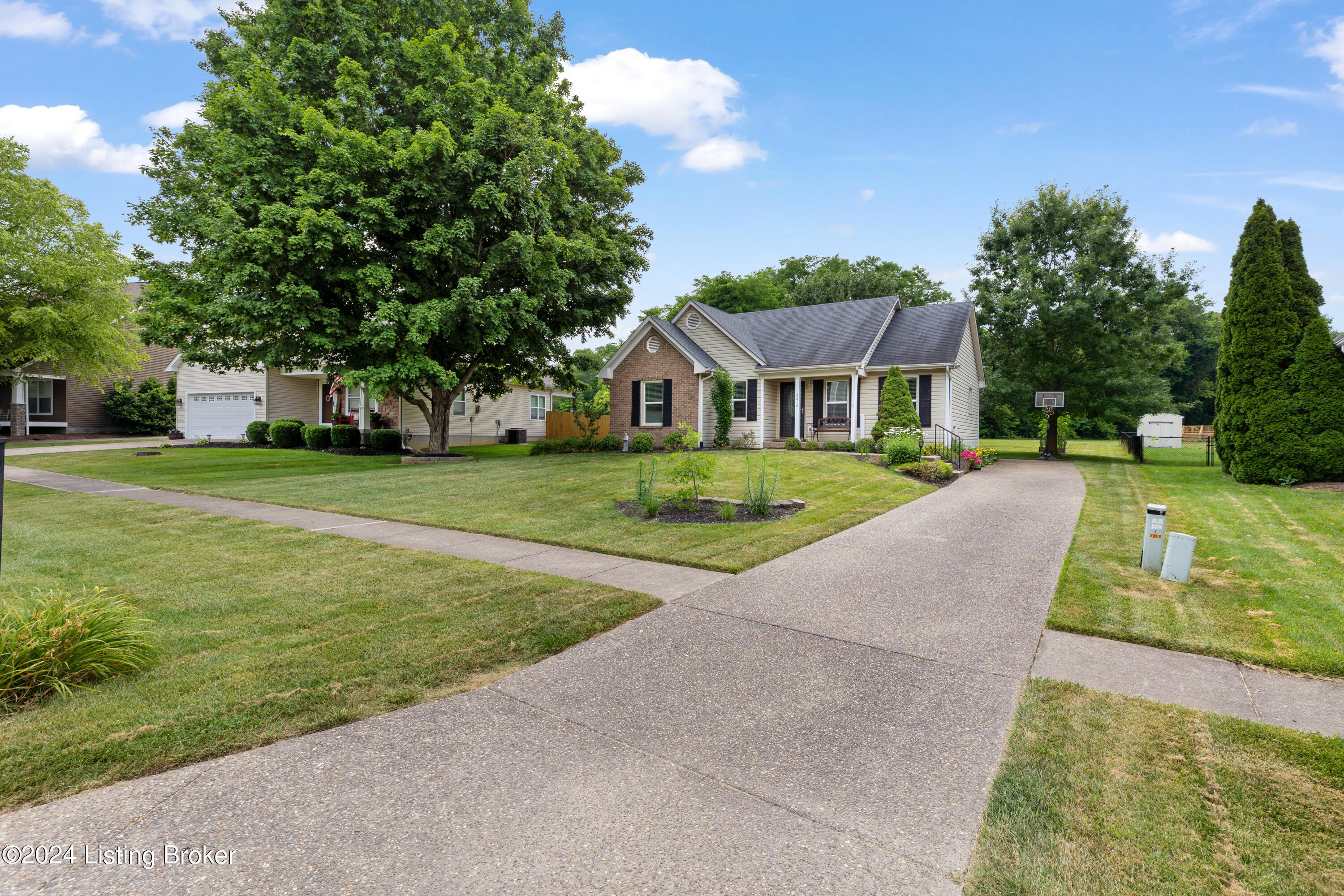 5210 Manor Dr