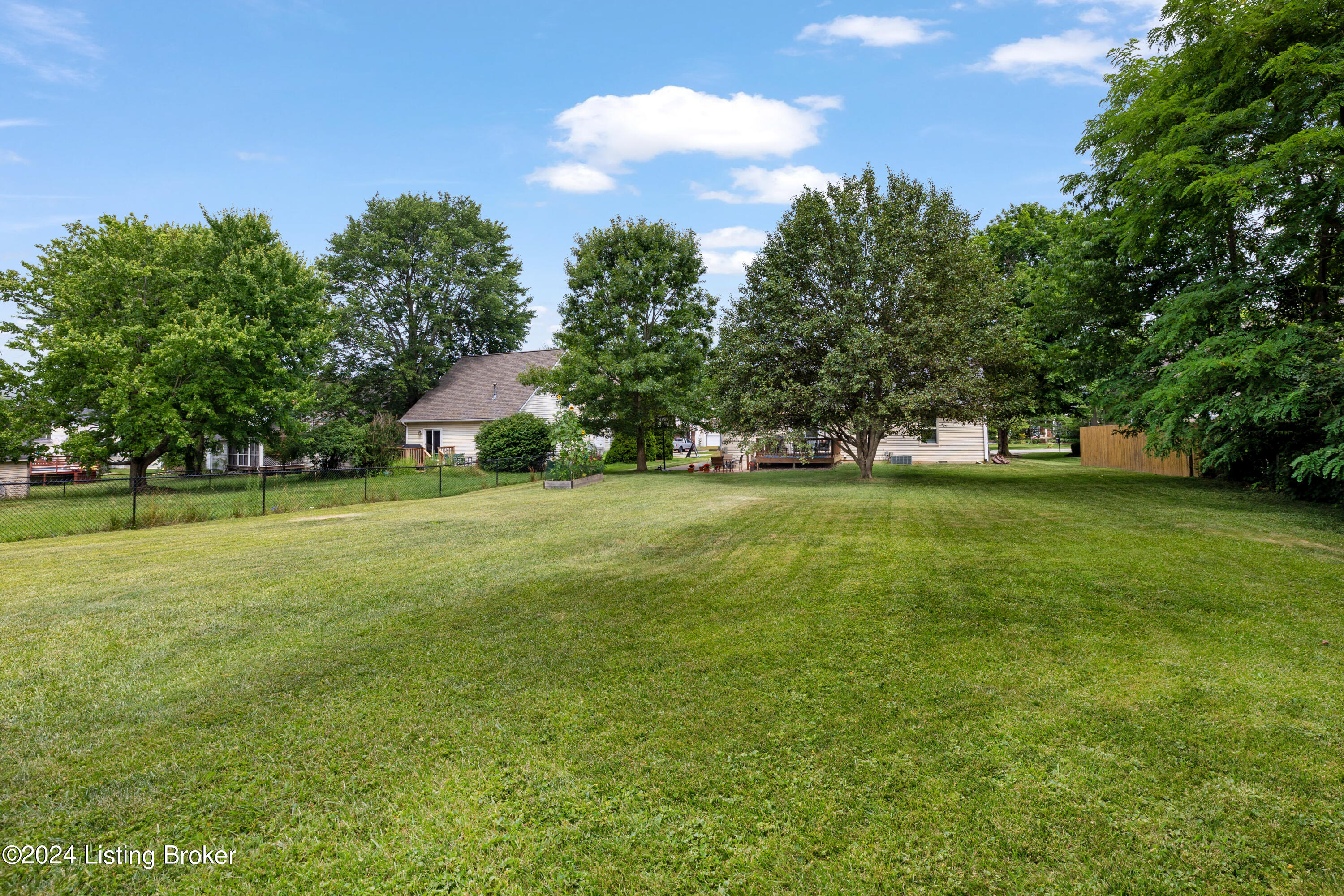 5210 Manor Dr