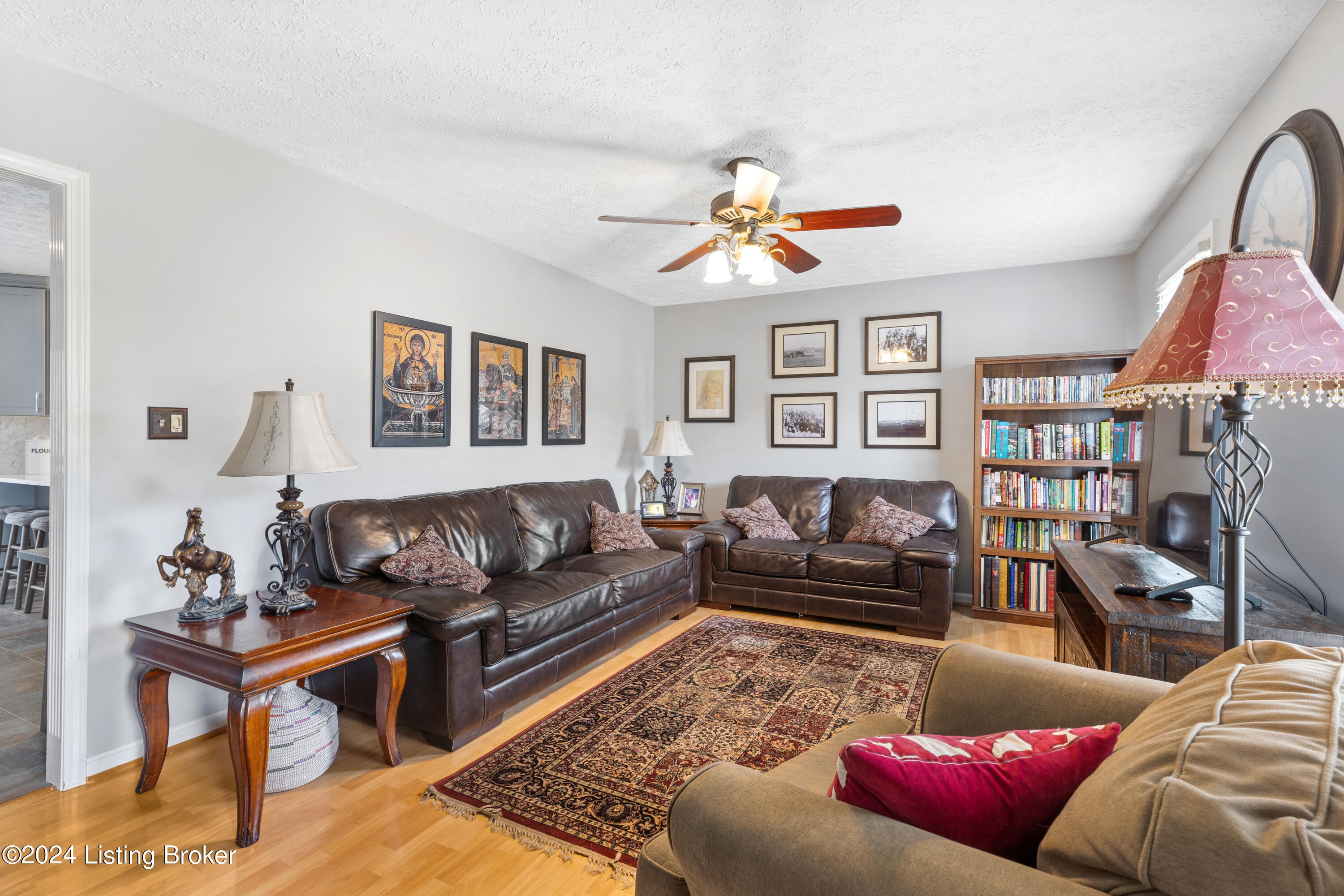5210 Manor Dr