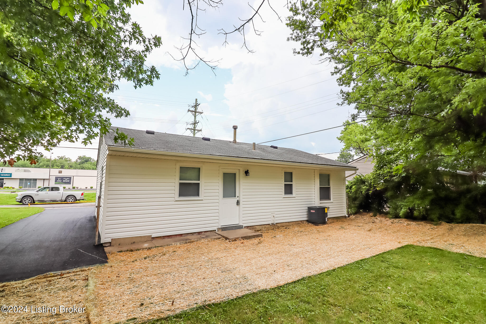 4614 E Indian Trail