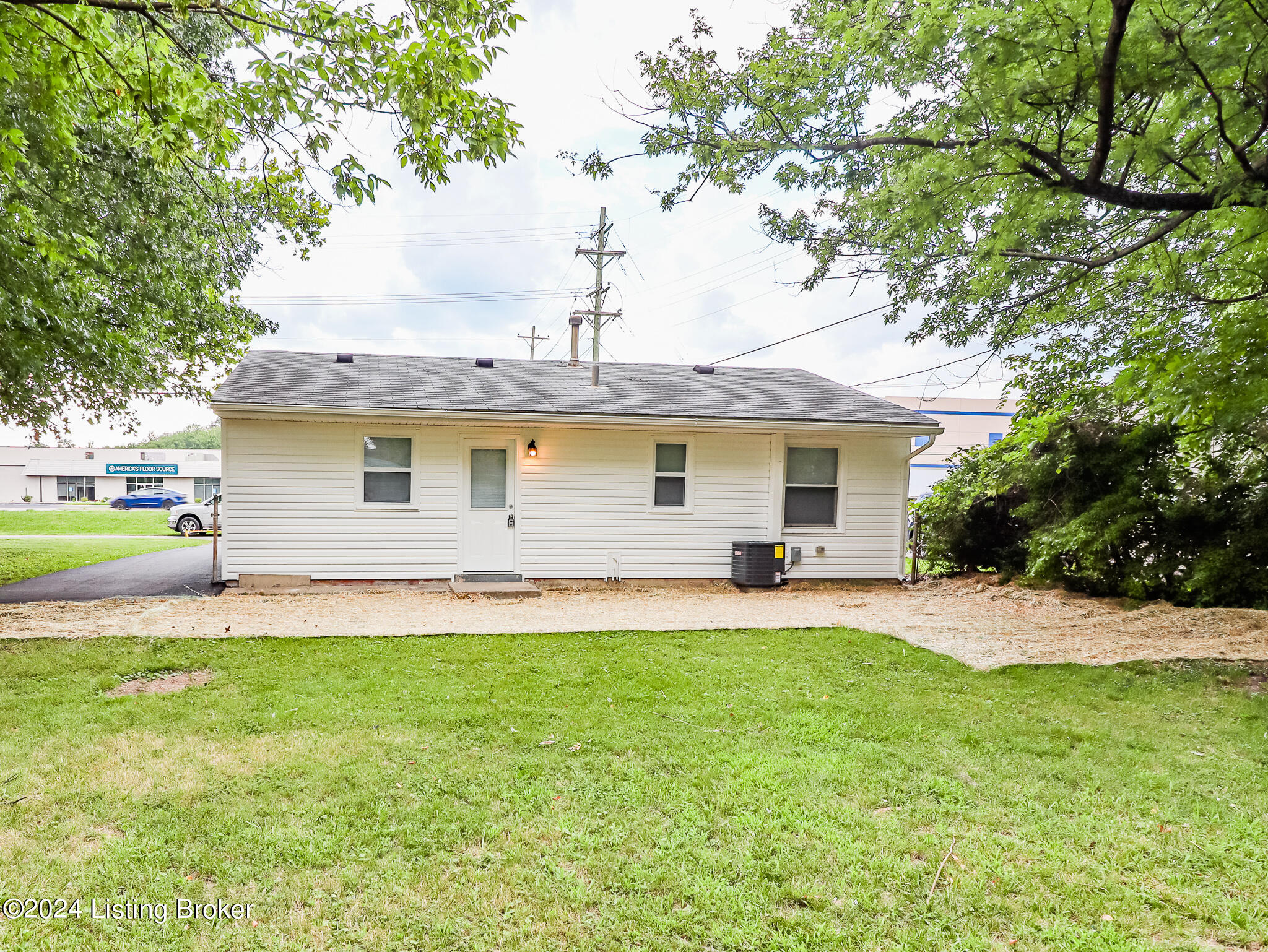 4614 E Indian Trail