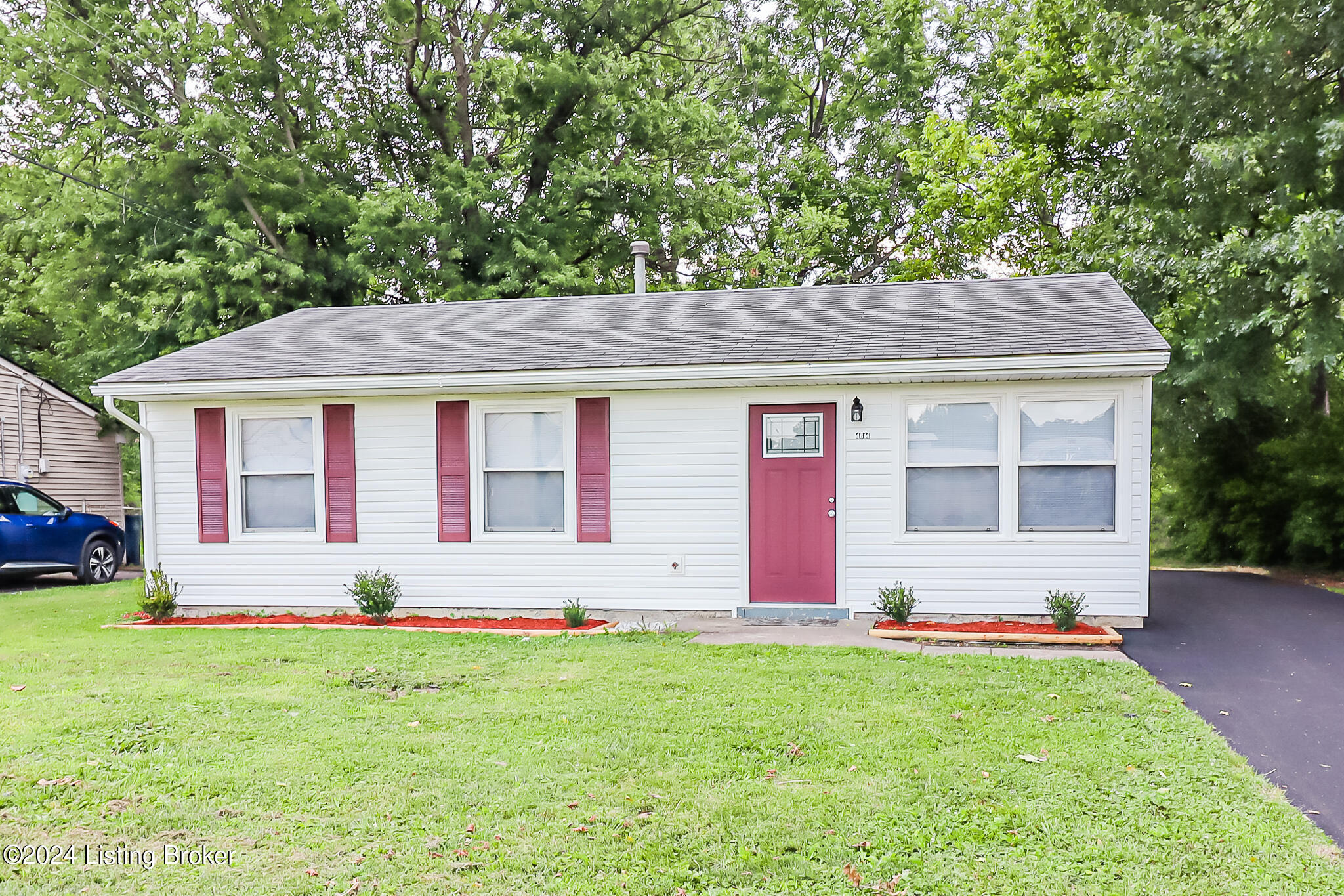 4614 E Indian Trail