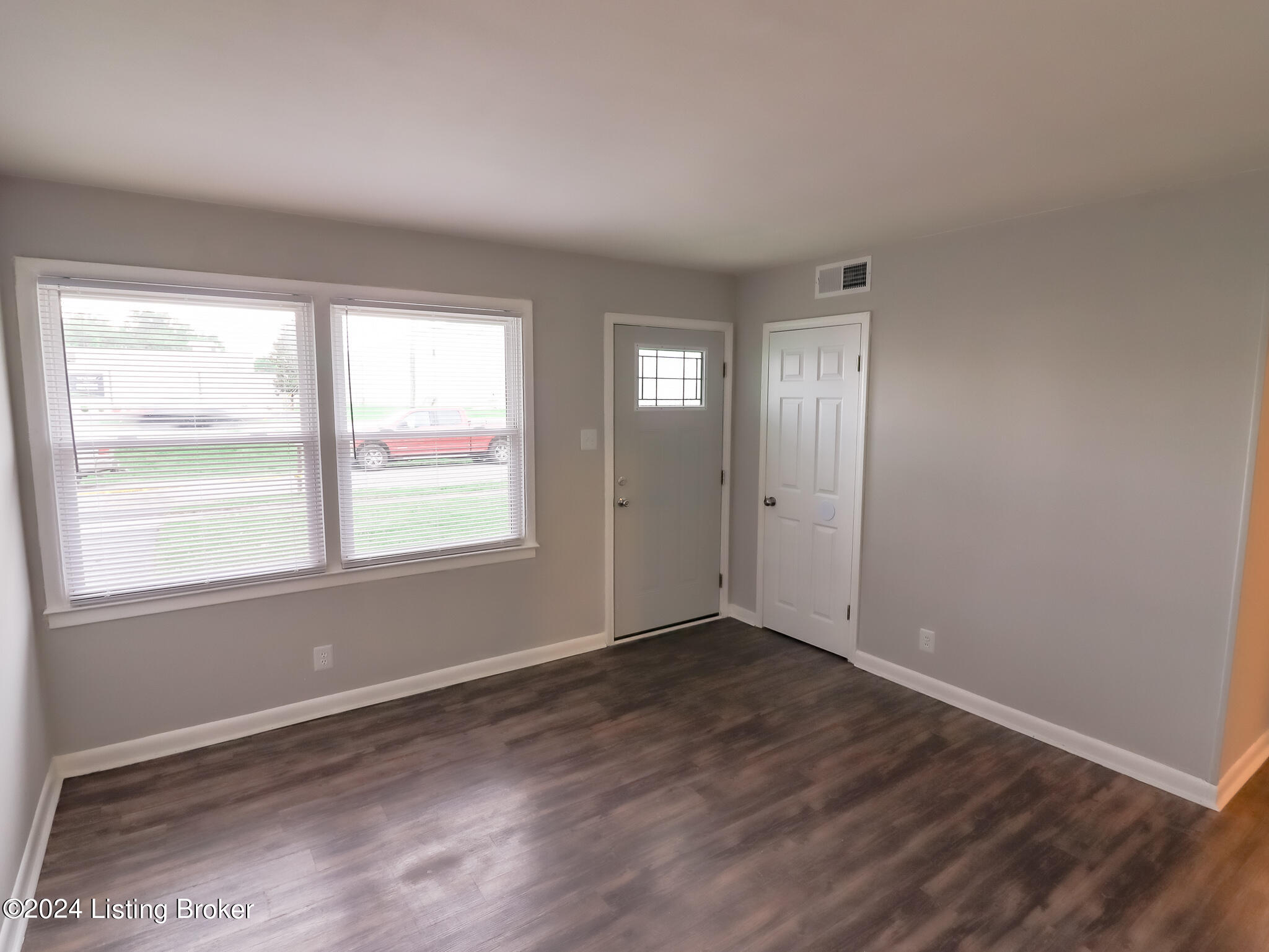 4614 E Indian Trail