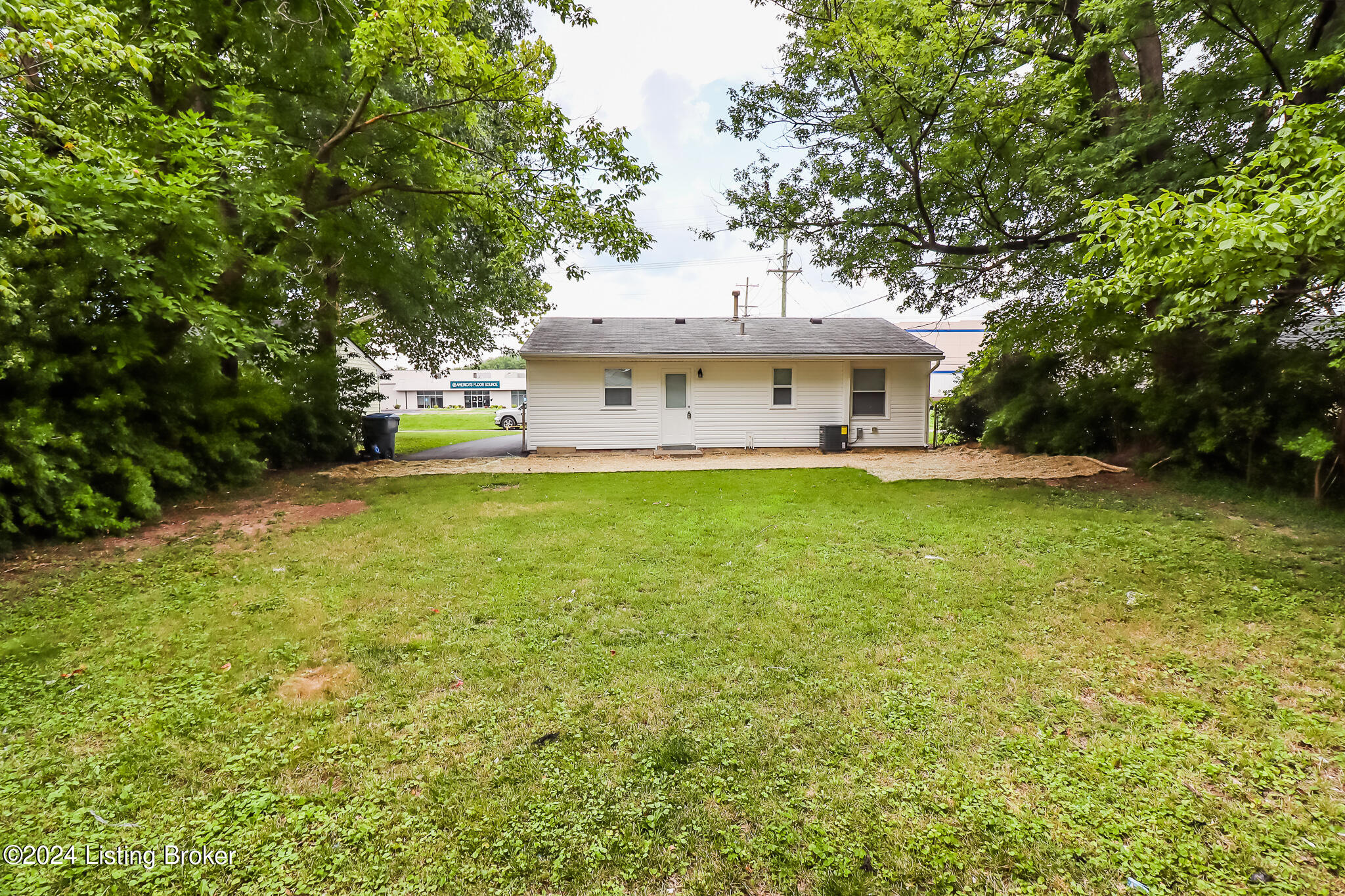 4614 E Indian Trail