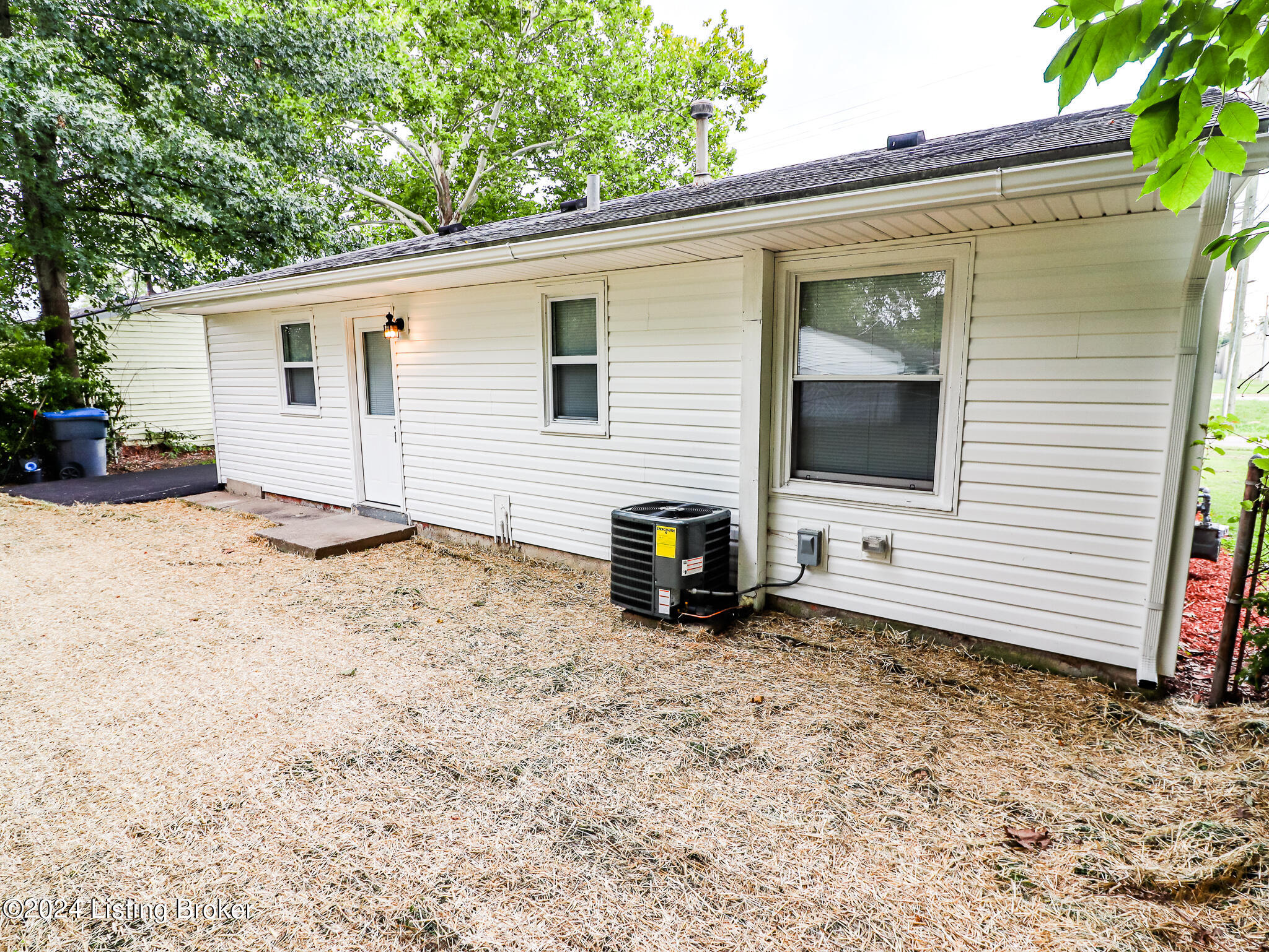 4614 E Indian Trail