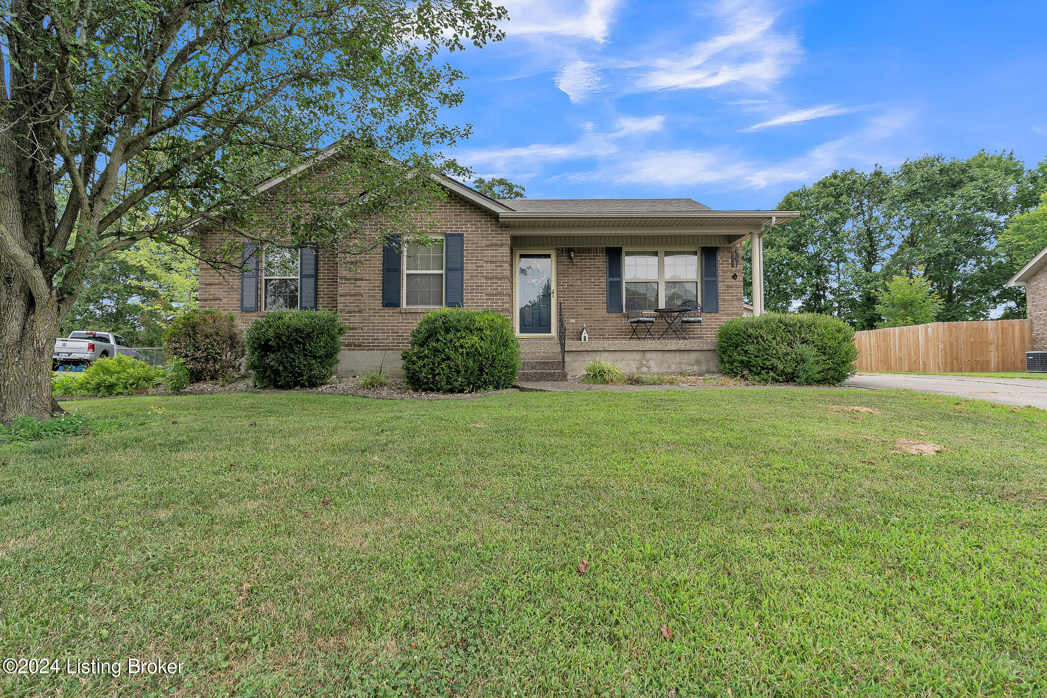 657 River Oaks Dr
