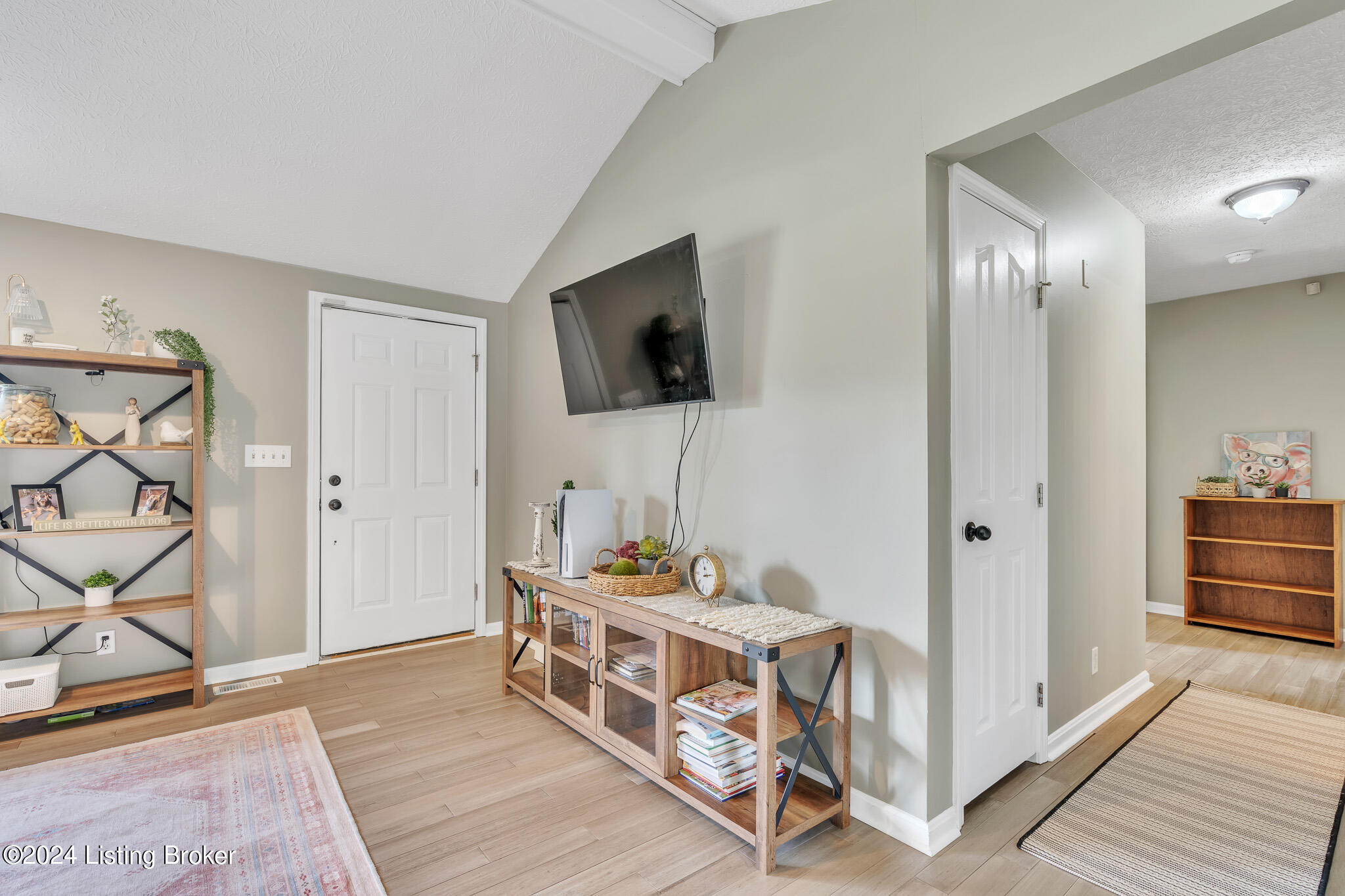 657 River Oaks Dr