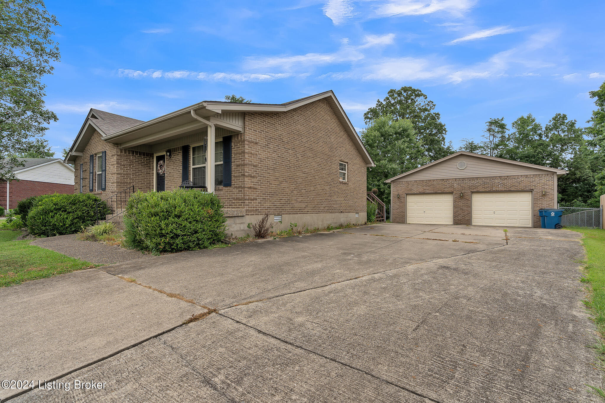 657 River Oaks Dr