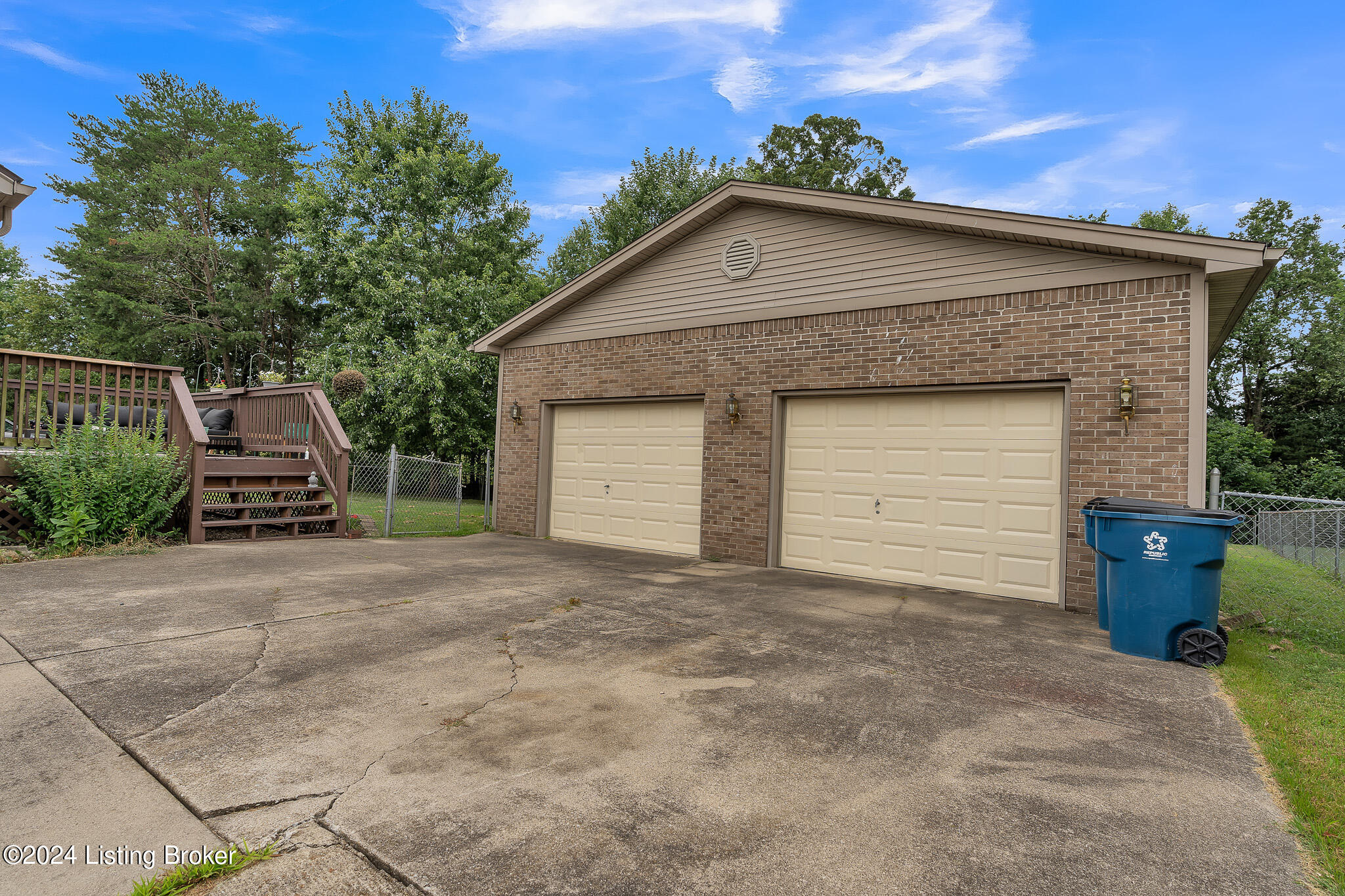 657 River Oaks Dr