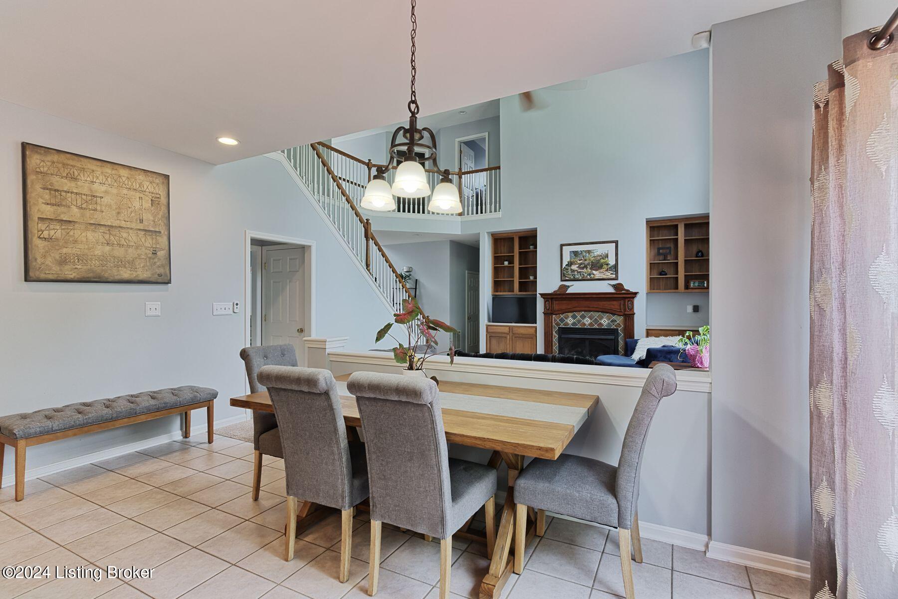 5822 Waveland Cir