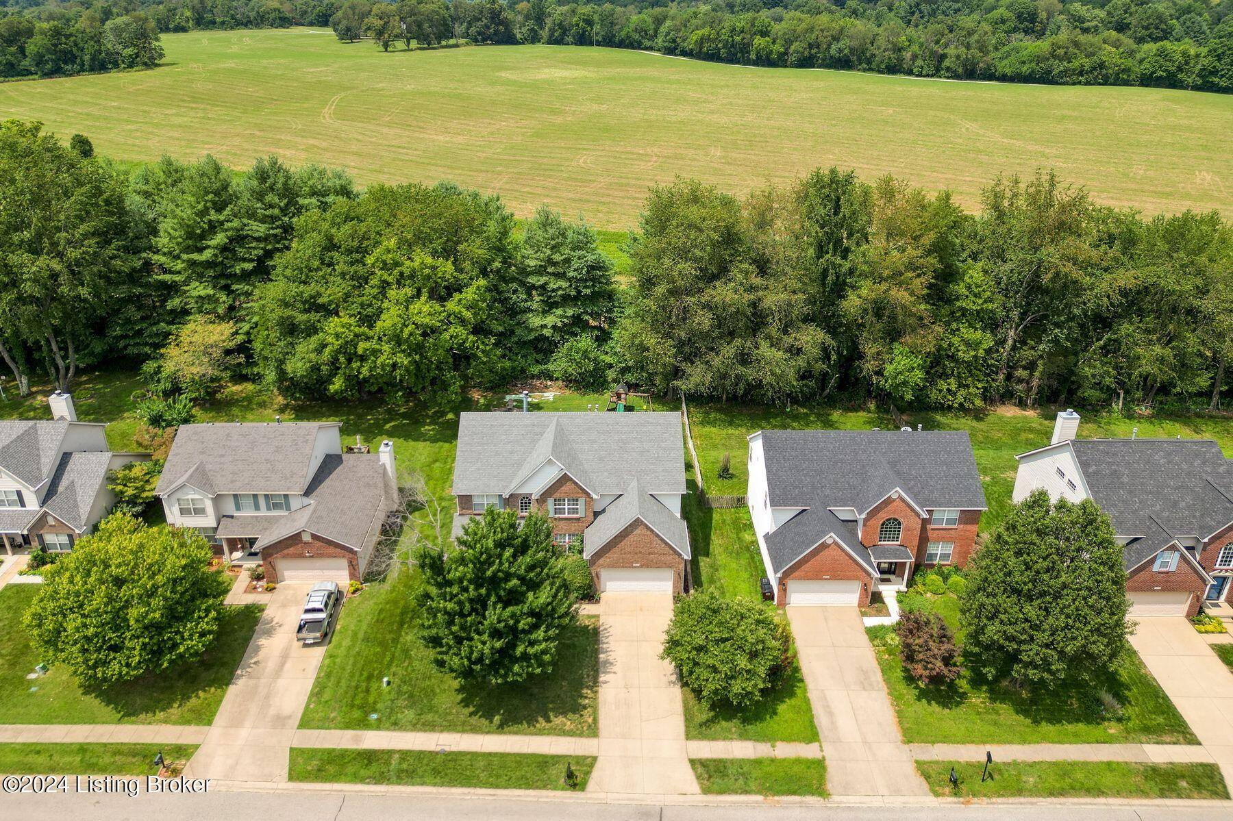 5822 Waveland Cir