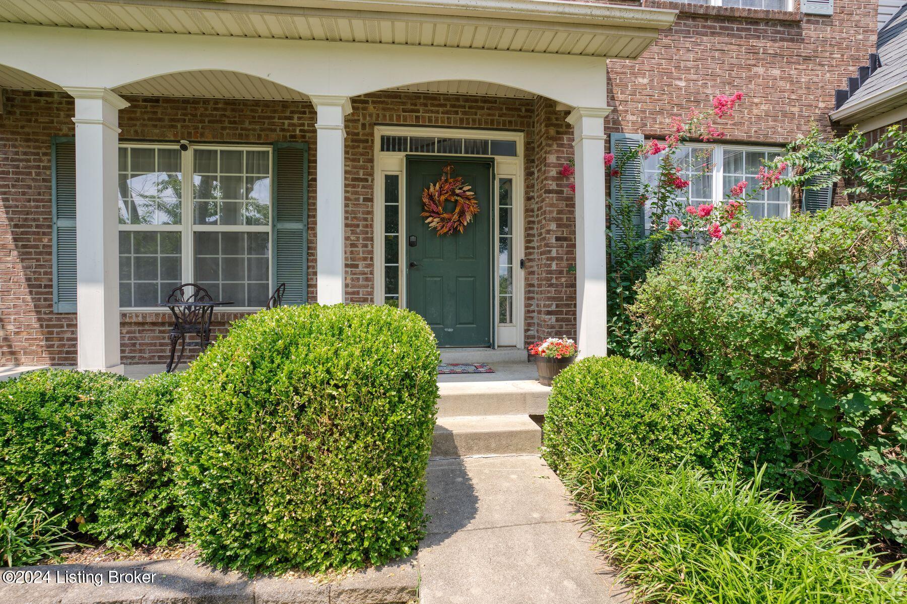 5822 Waveland Cir