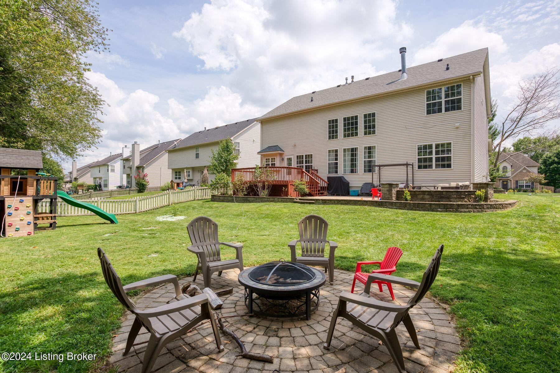 5822 Waveland Cir