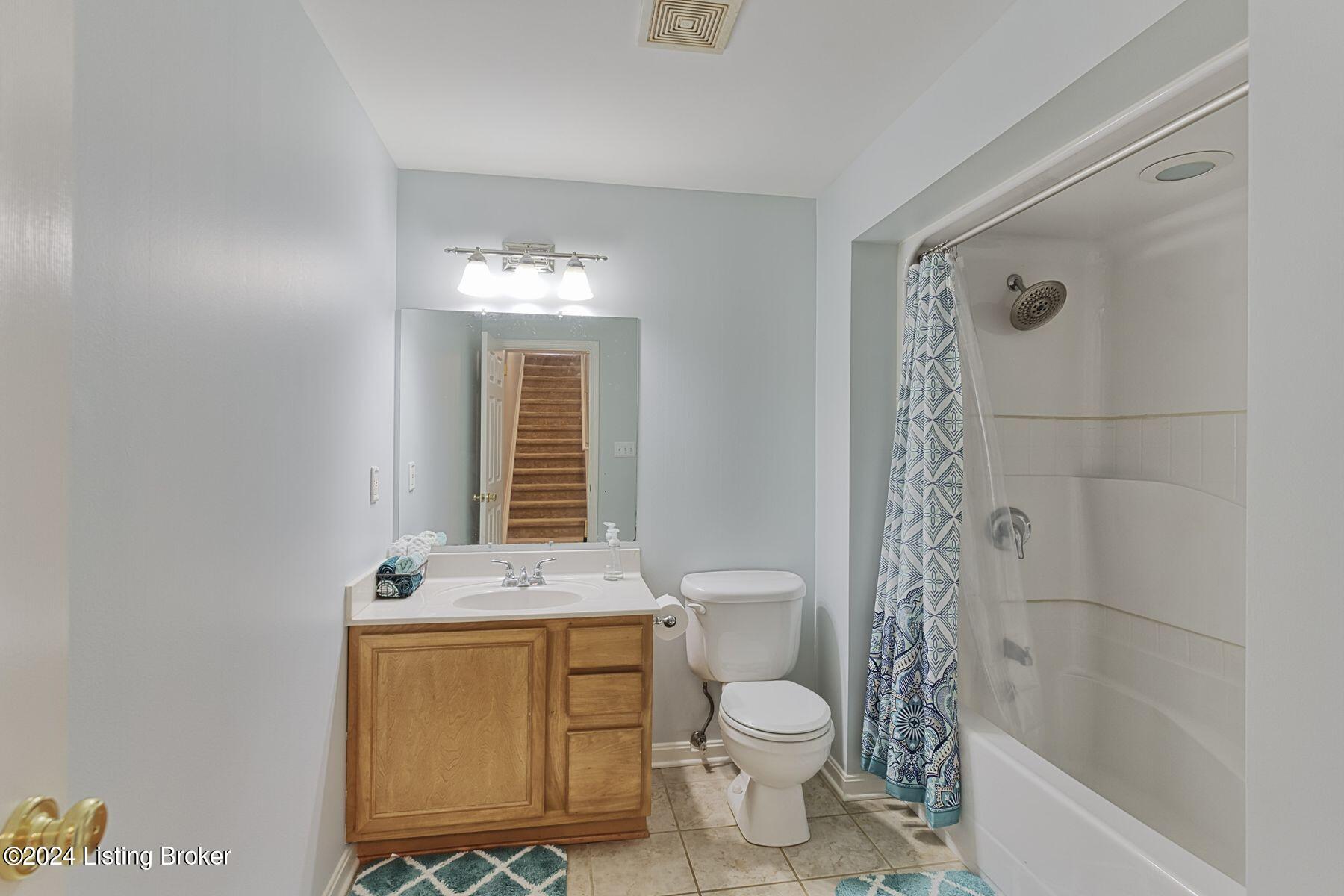 5822 Waveland Cir