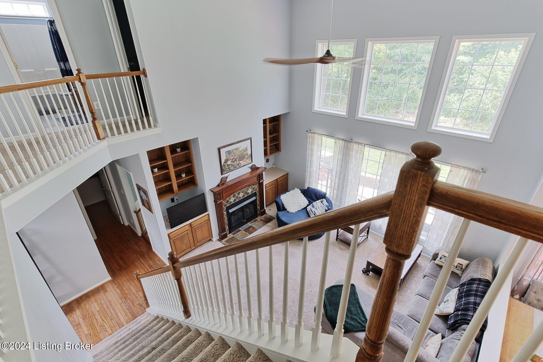 5822 Waveland Cir