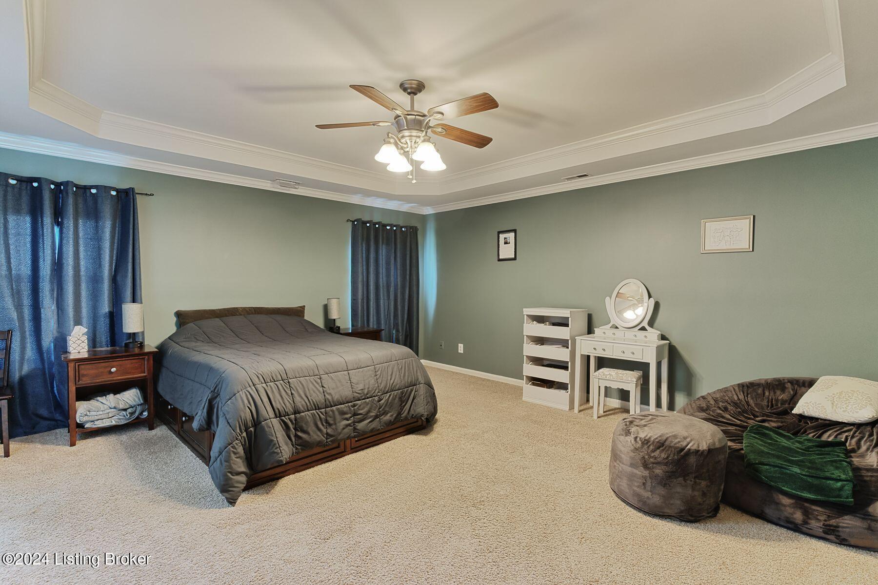 5822 Waveland Cir