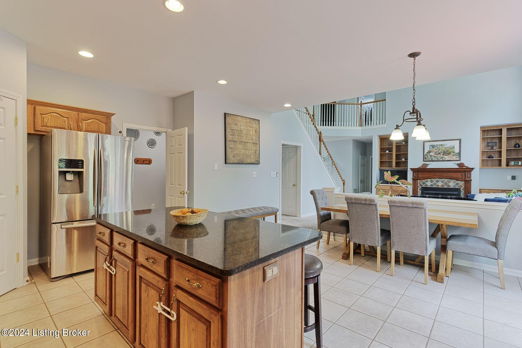 5822 Waveland Cir