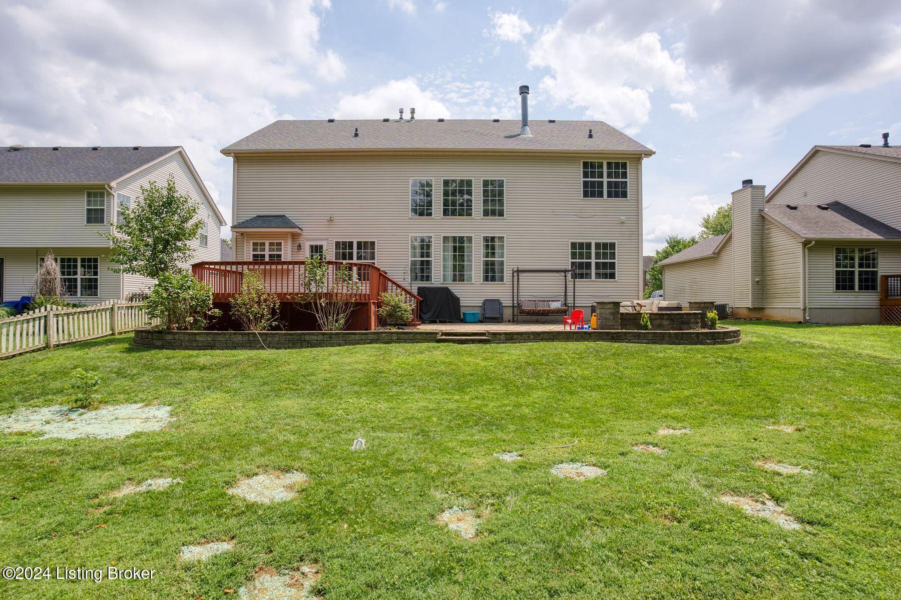 5822 Waveland Cir