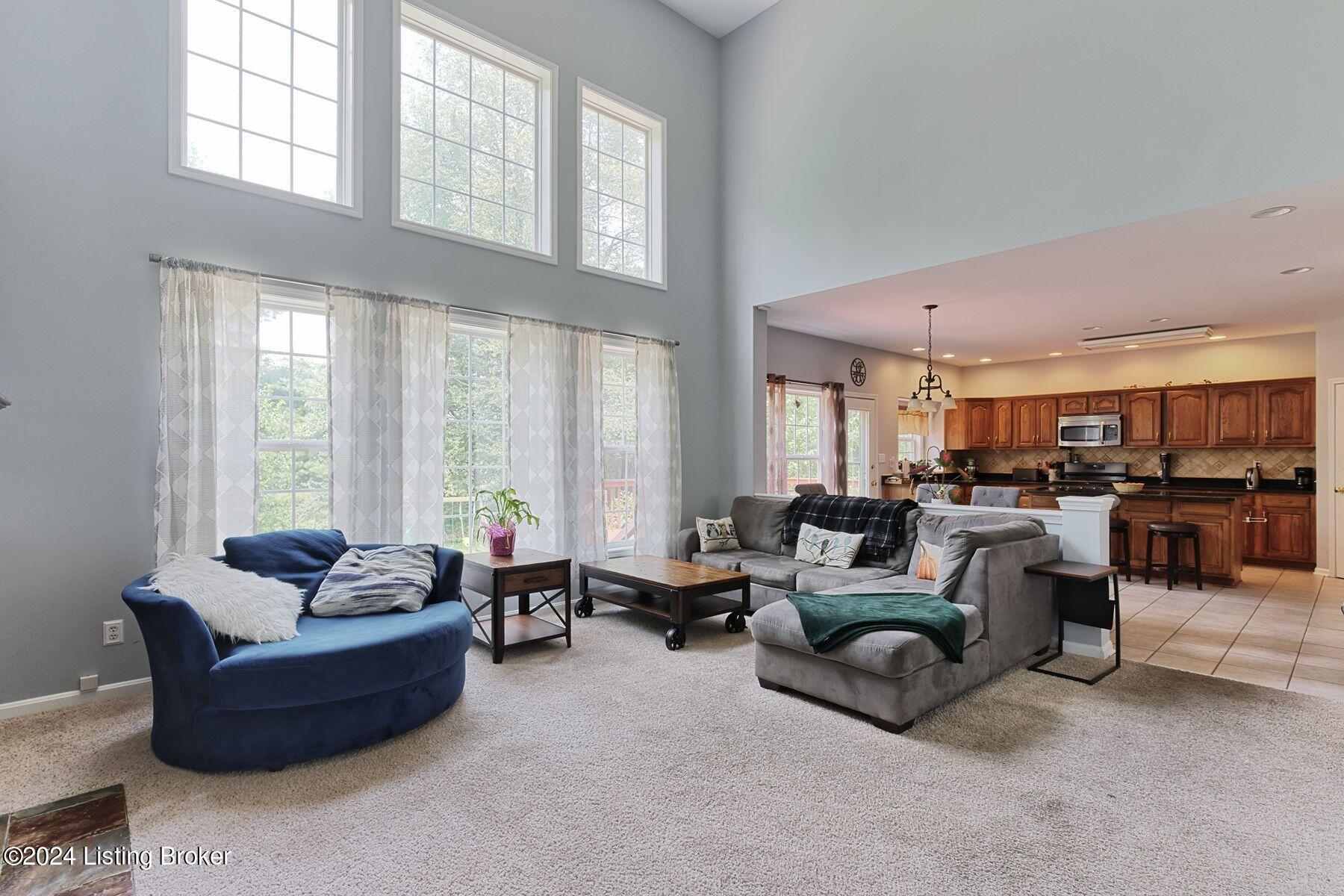 5822 Waveland Cir