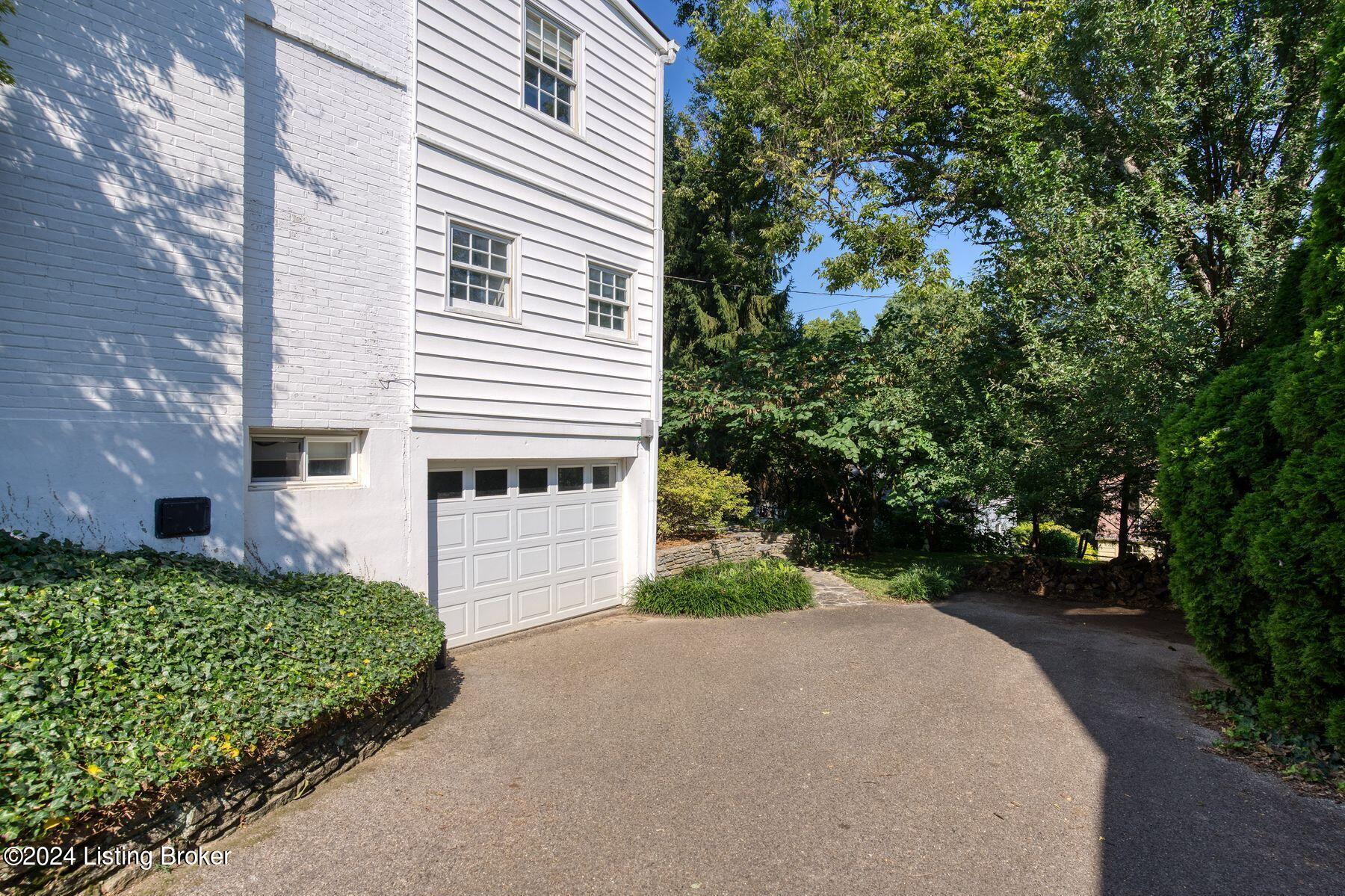 2549 Seneca Dr
