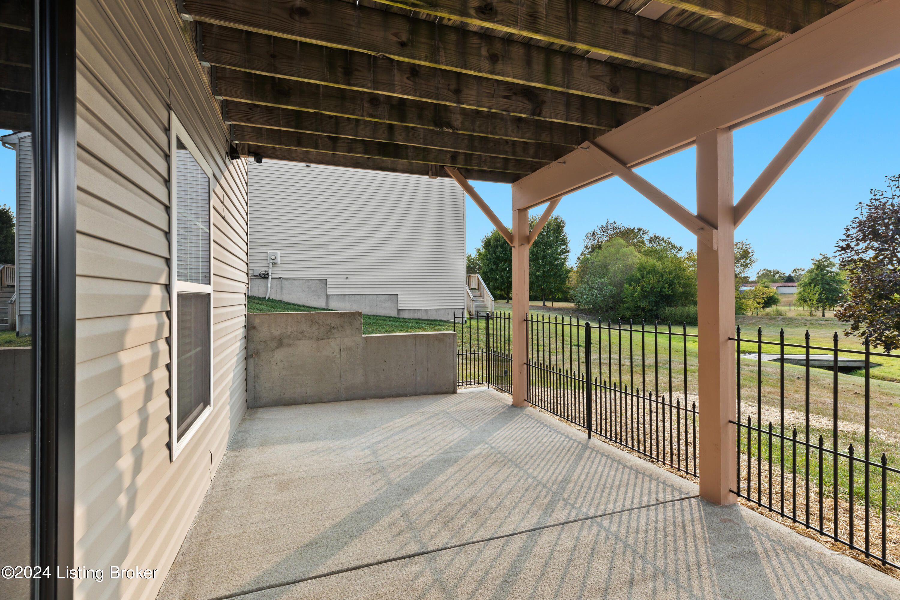 335 Tipperary Crossing