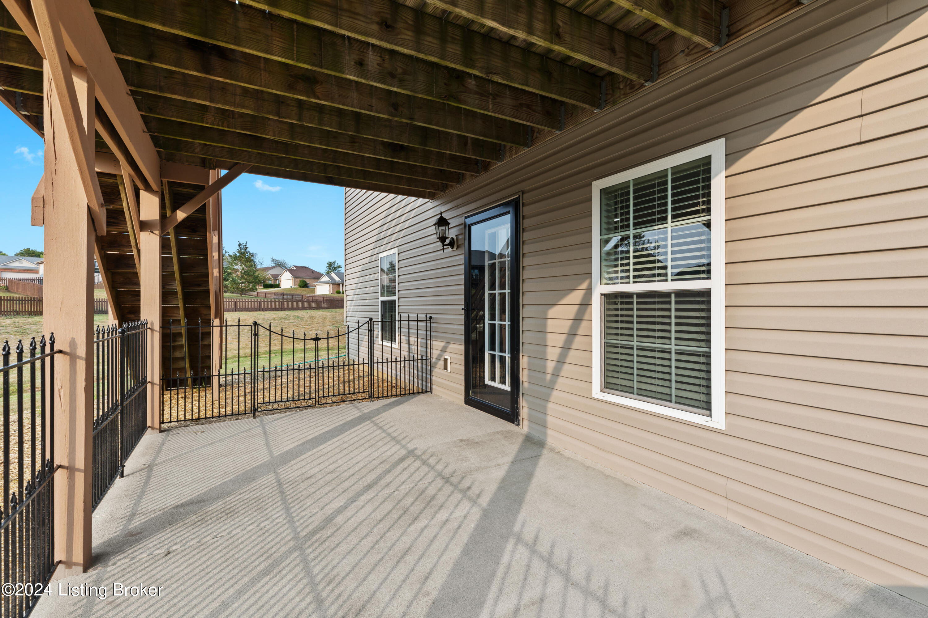 335 Tipperary Crossing