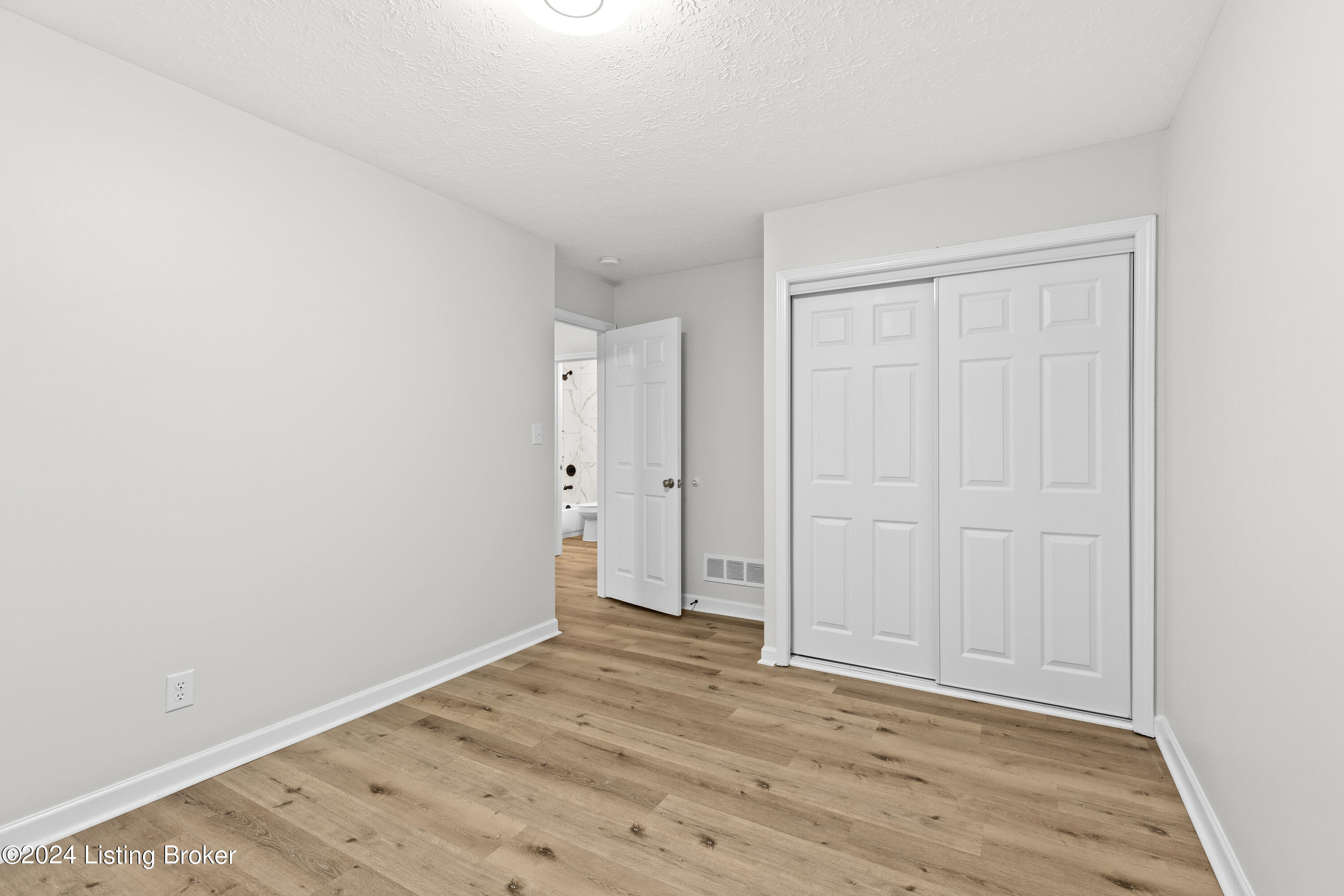 8607 Gainsborough Dr