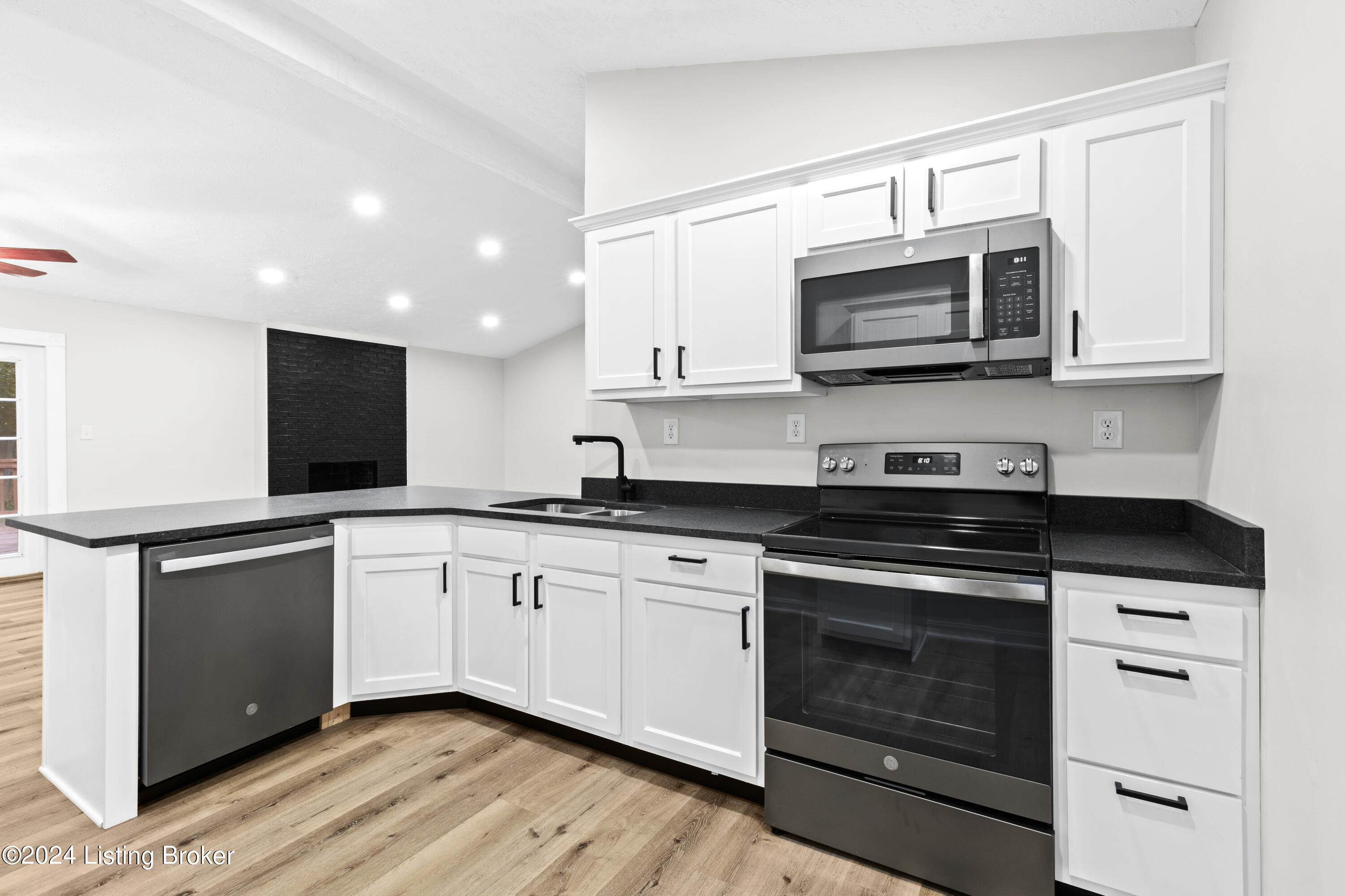 8607 Gainsborough Dr