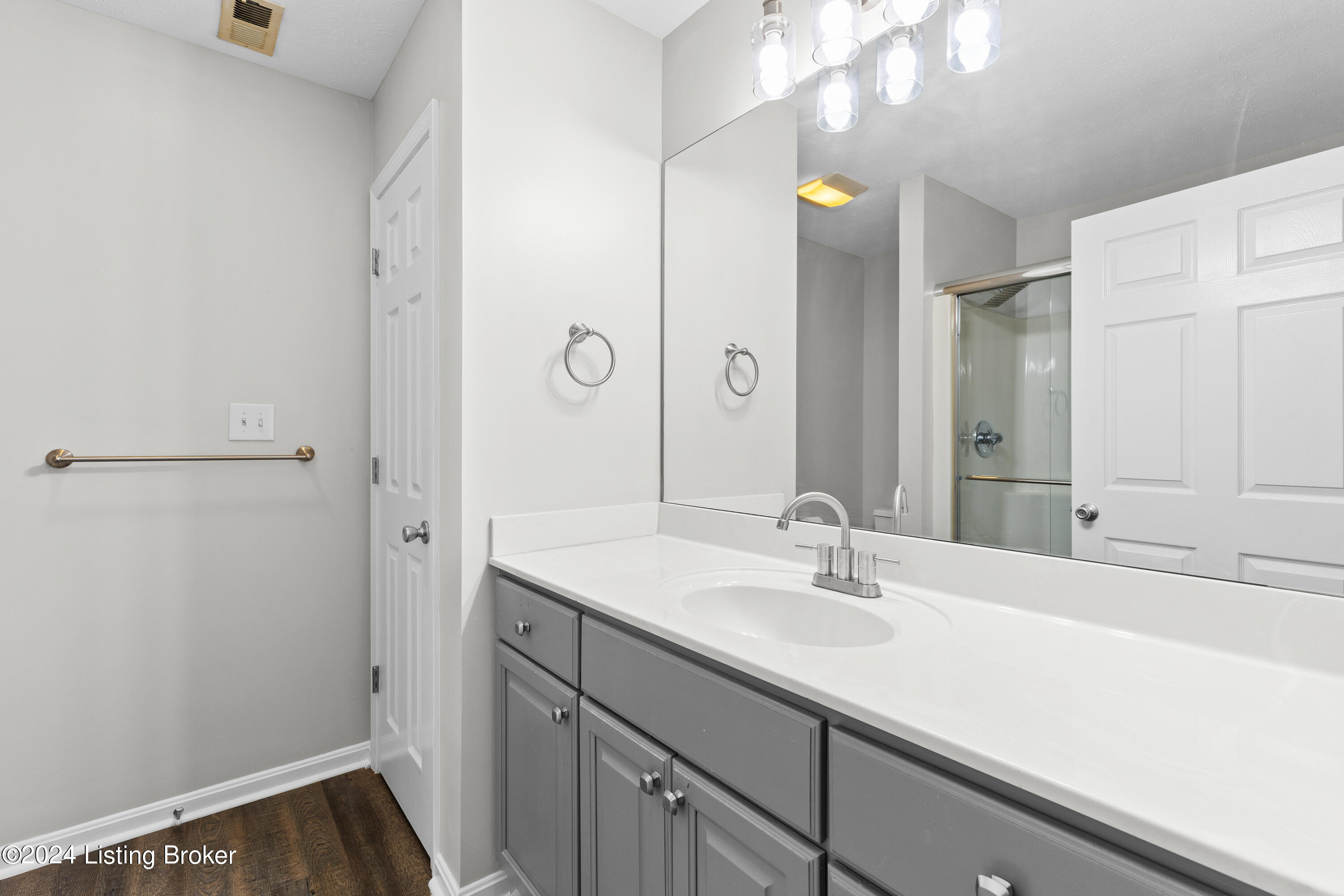 7600 Revolutionary Ct