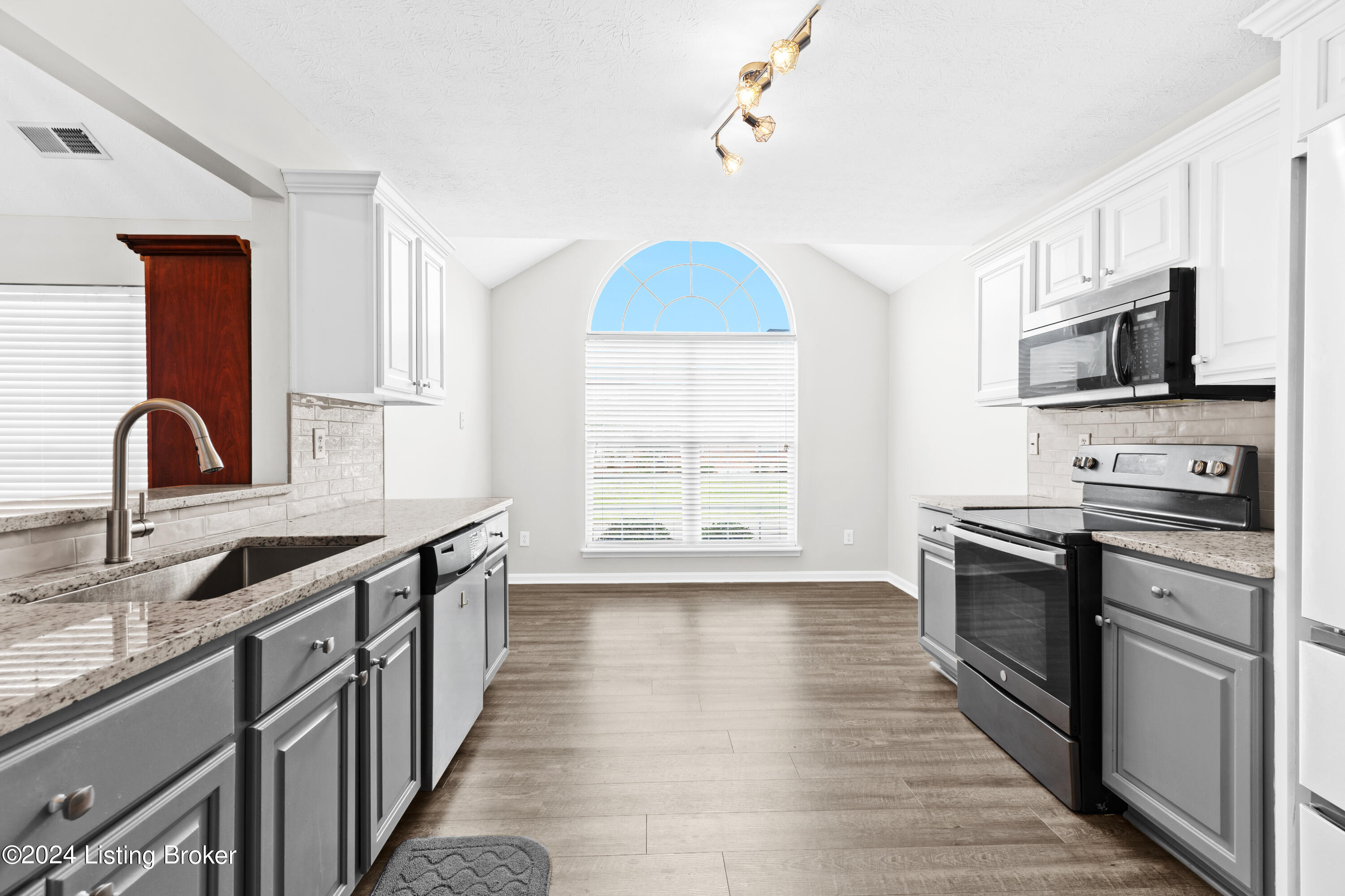 7600 Revolutionary Ct