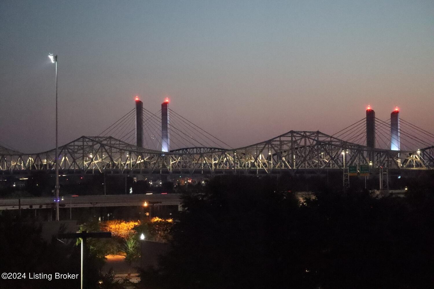 309 E Market St, 302