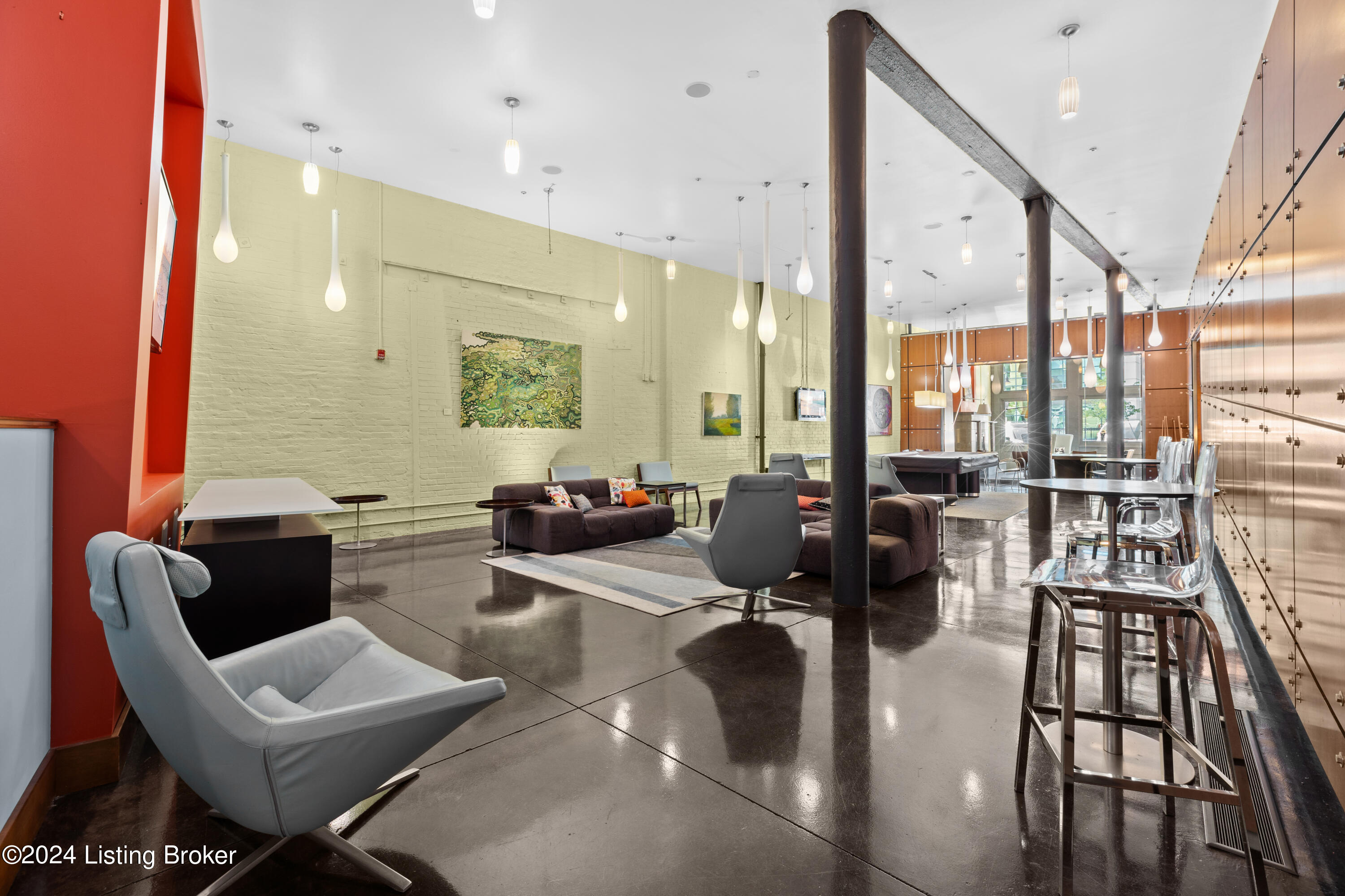 309 E Market St, 302