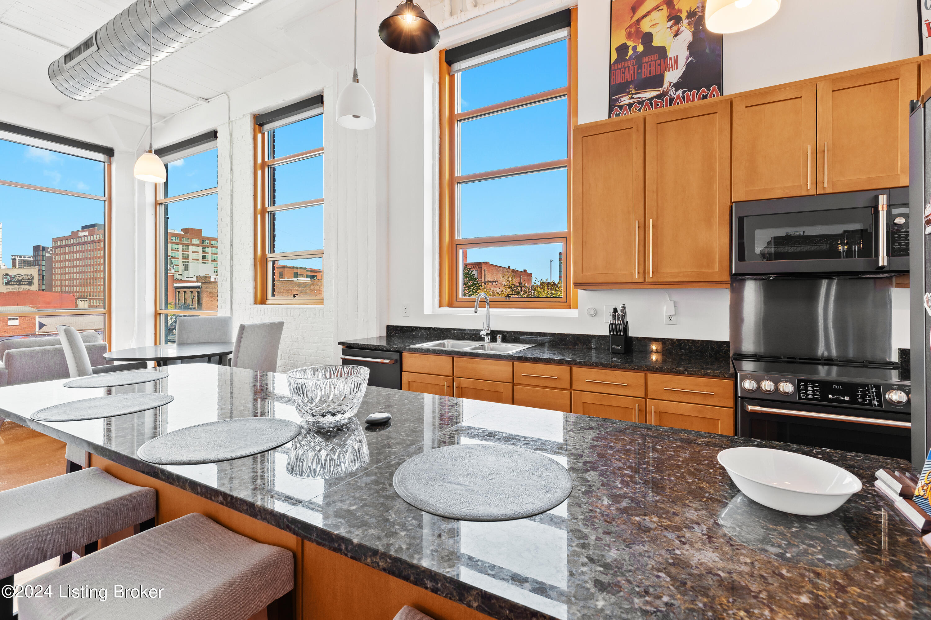 309 E Market St, 302