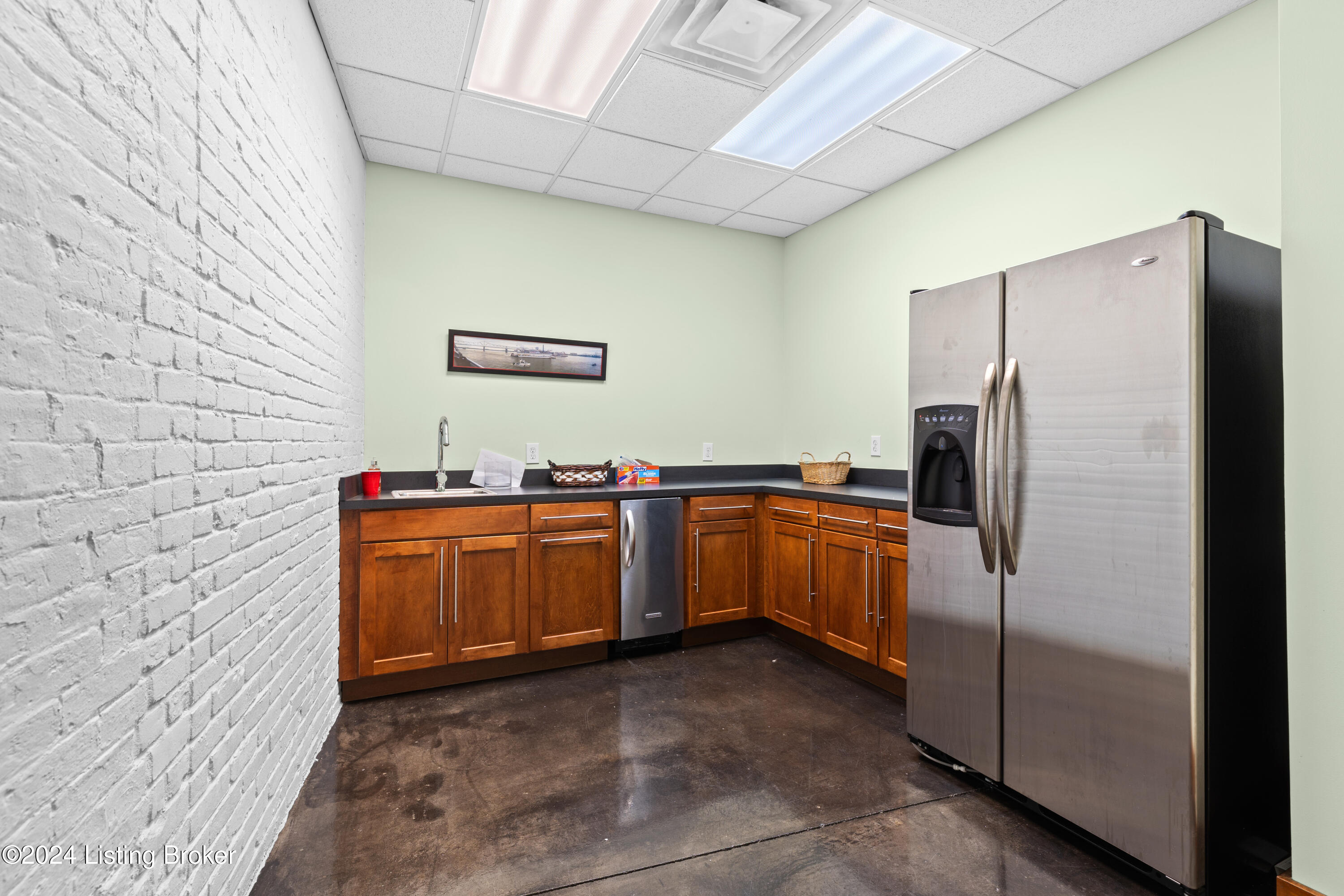 309 E Market St, 302