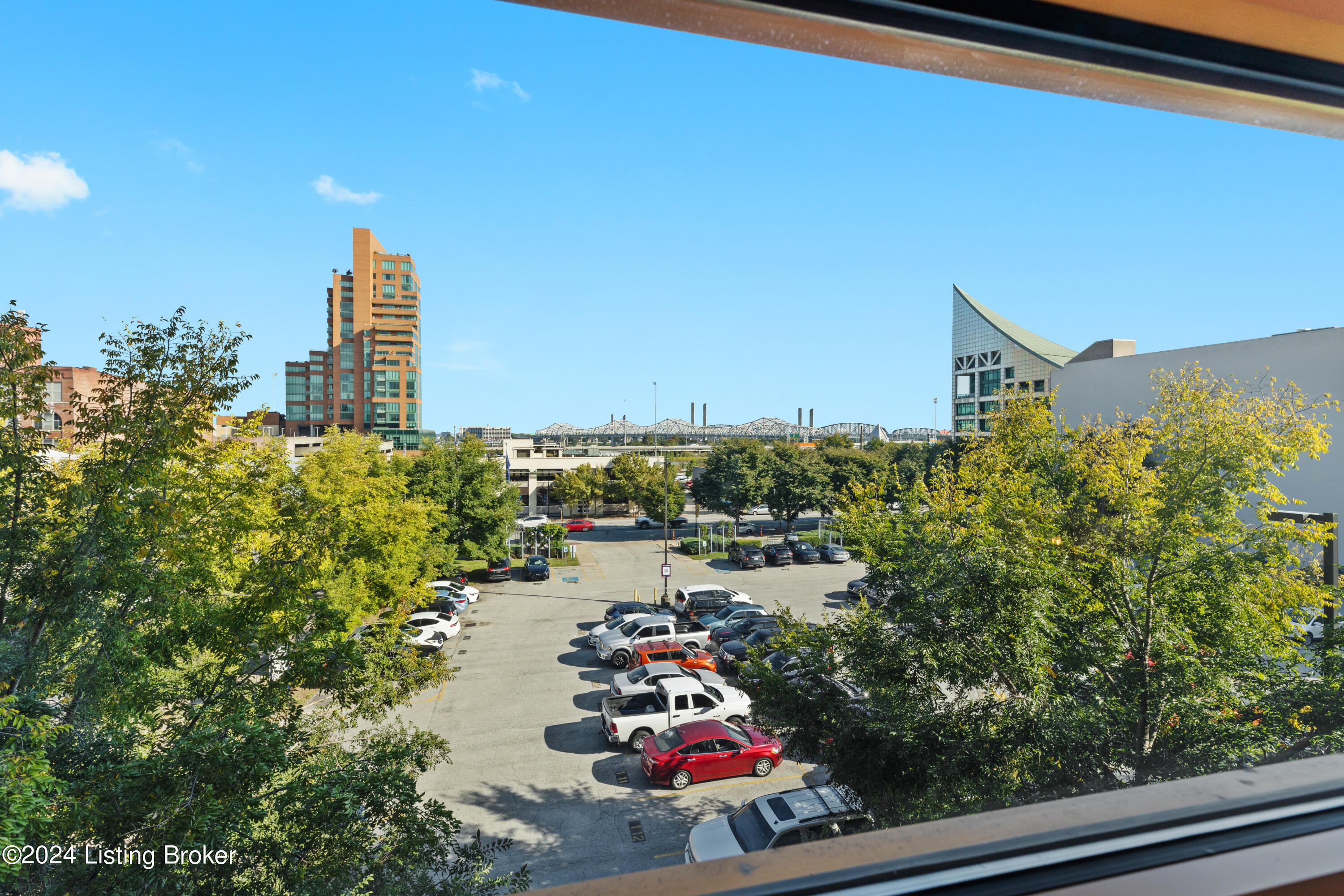 309 E Market St, 302