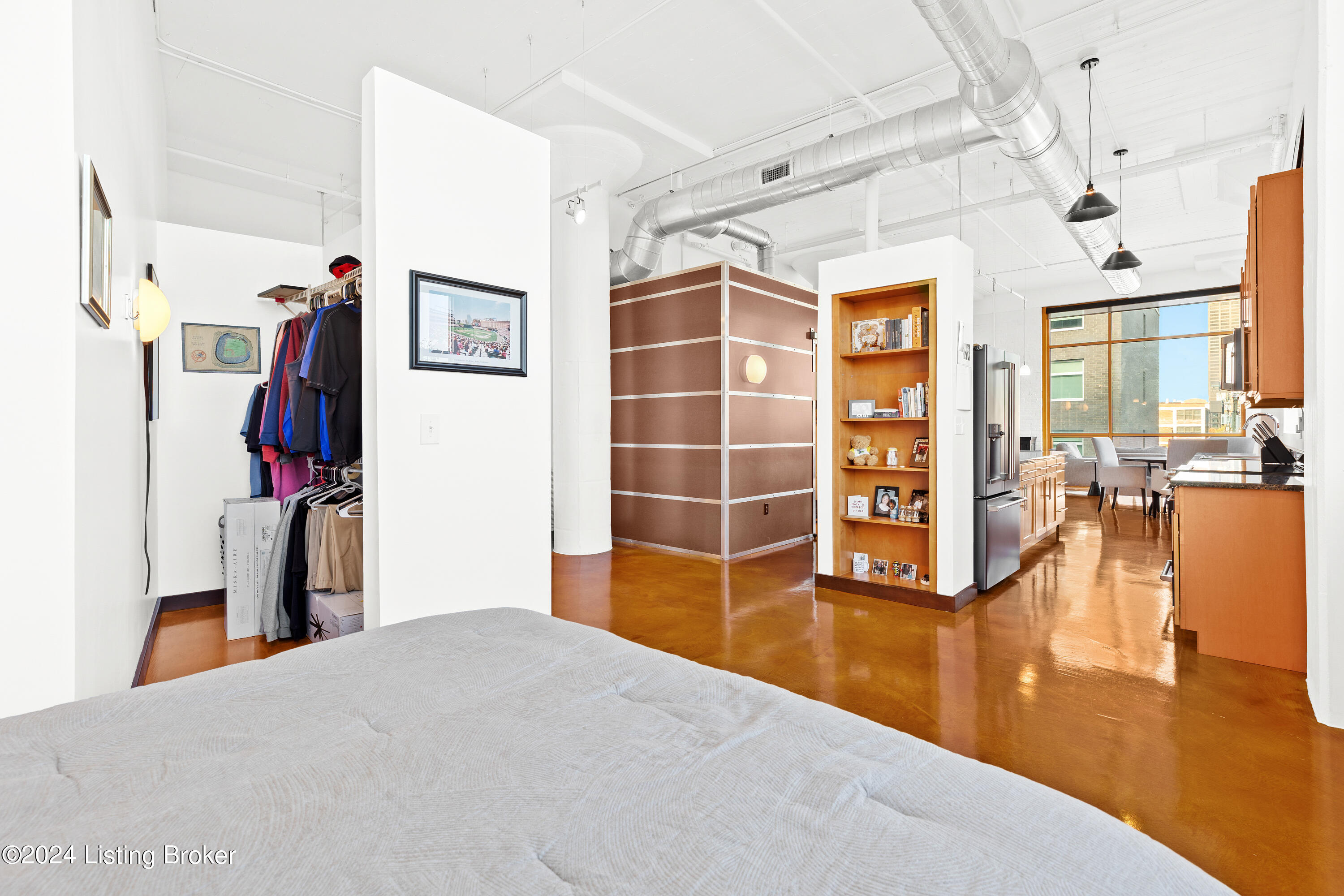 309 E Market St, 302