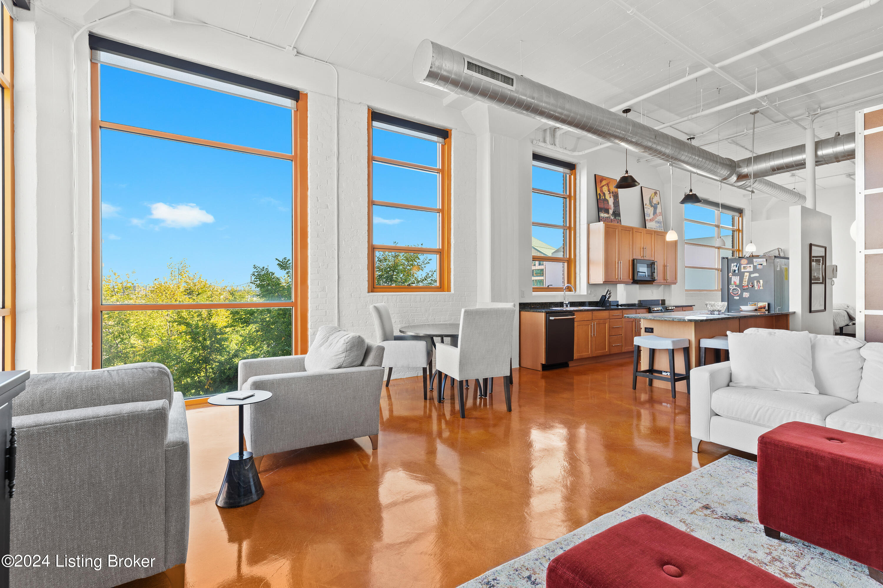 309 E Market St, 302