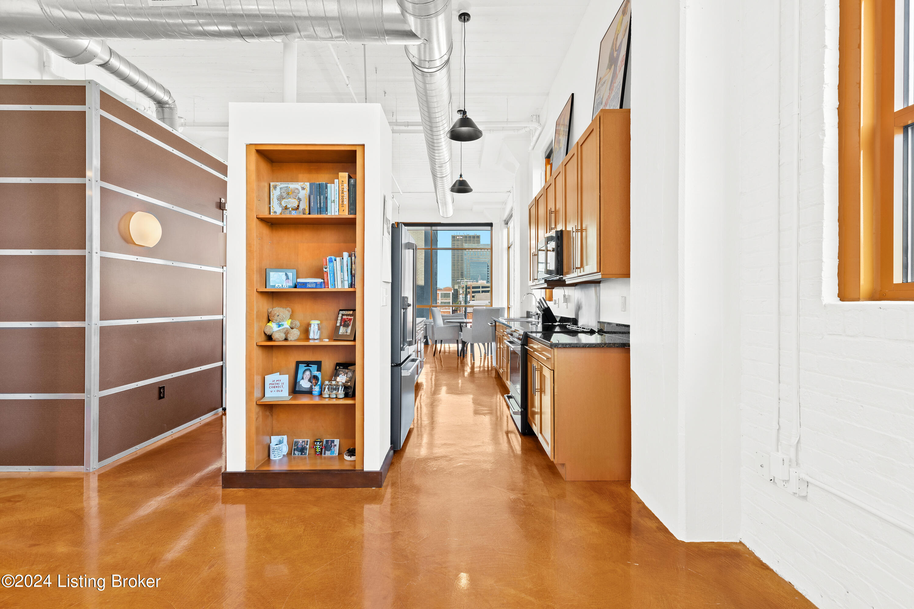 309 E Market St, 302