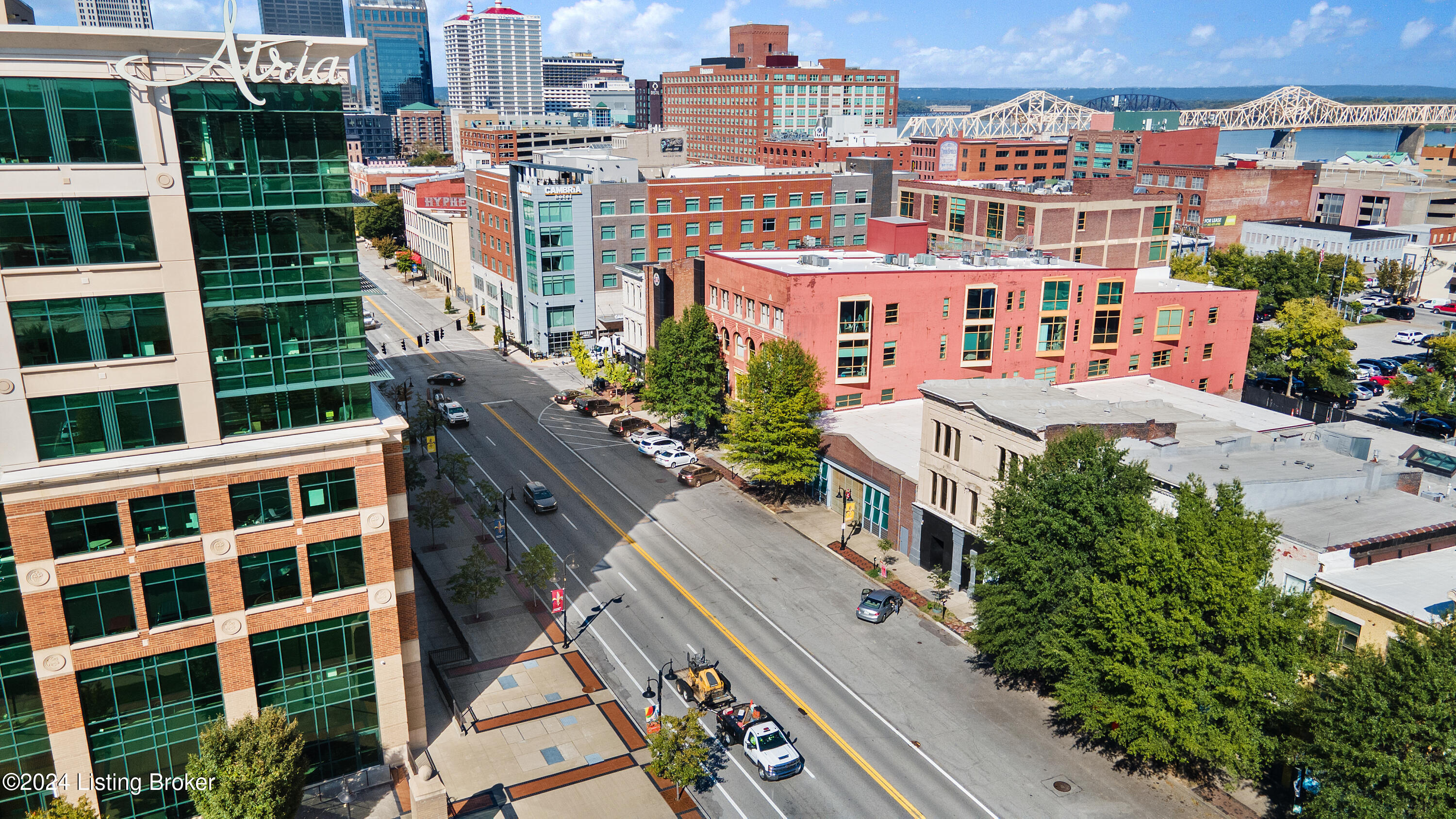 309 E Market St, 302