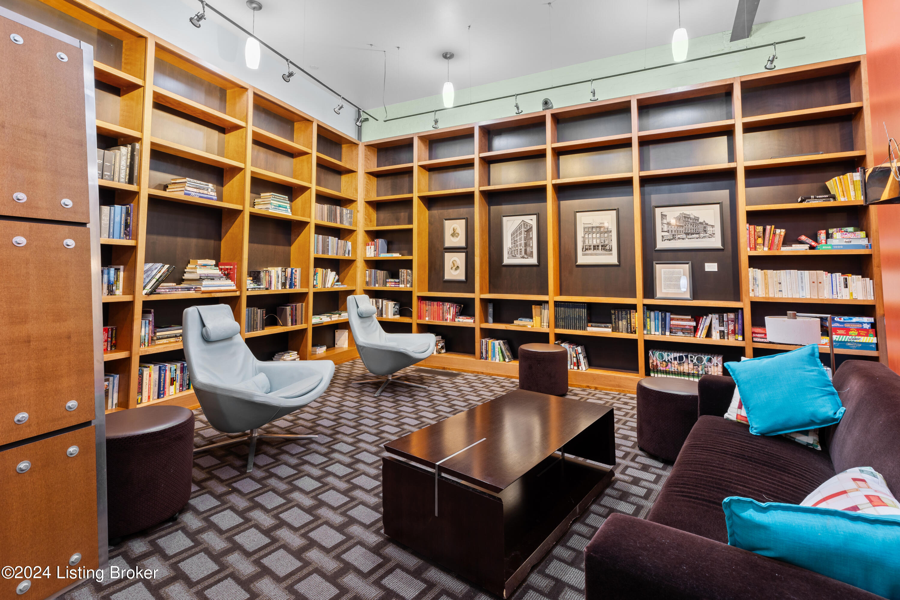 309 E Market St, 302