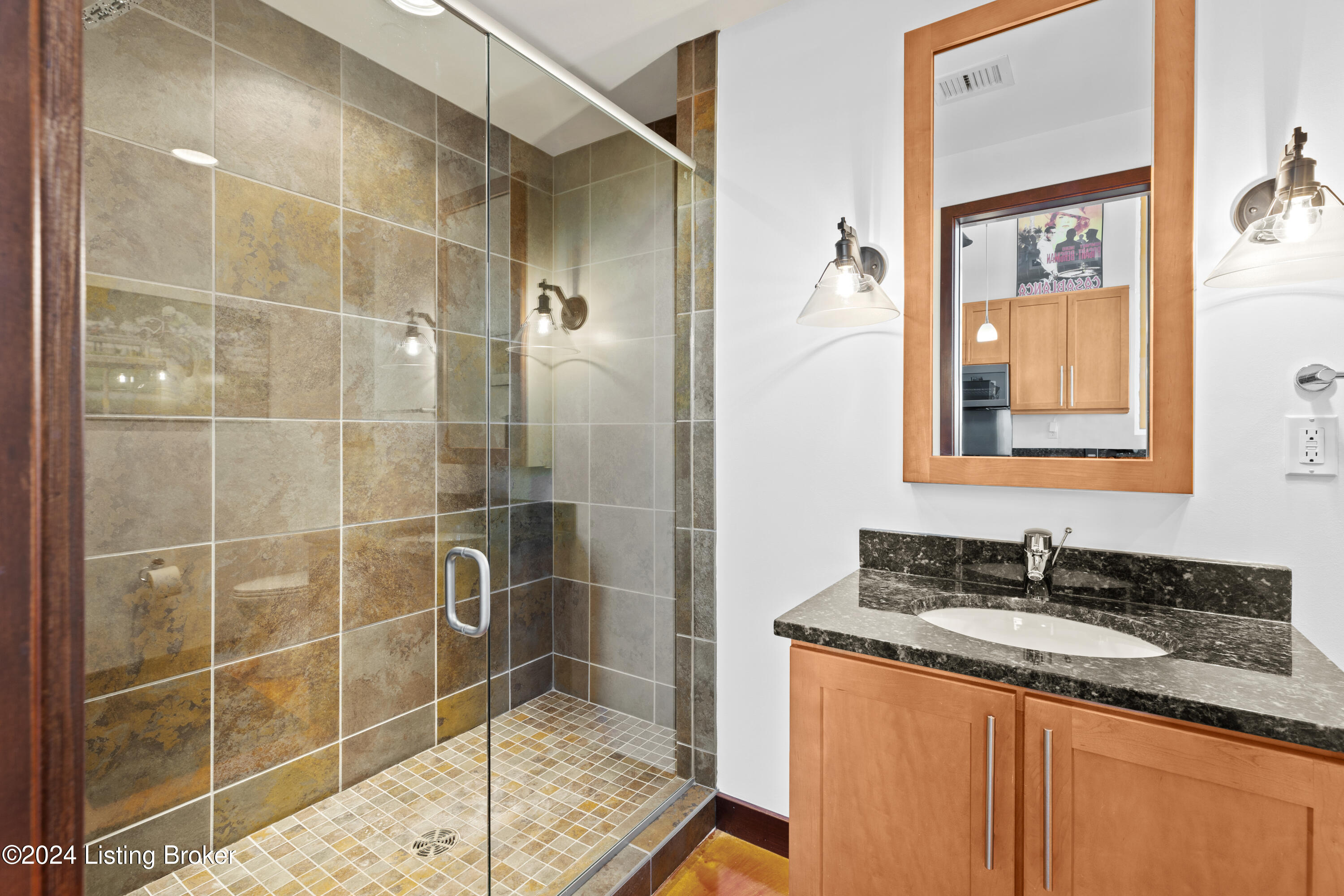 309 E Market St, 302