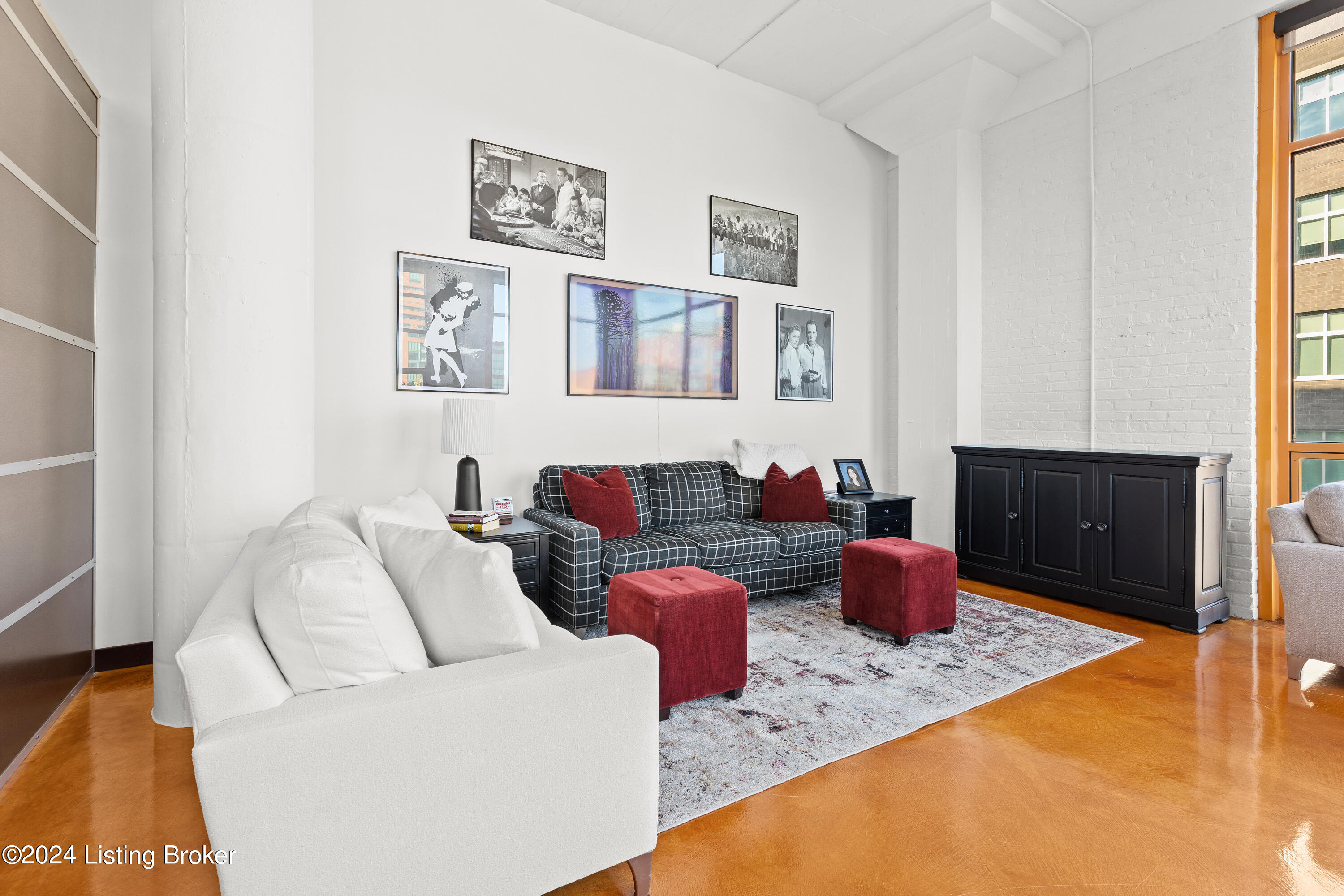 309 E Market St, 302