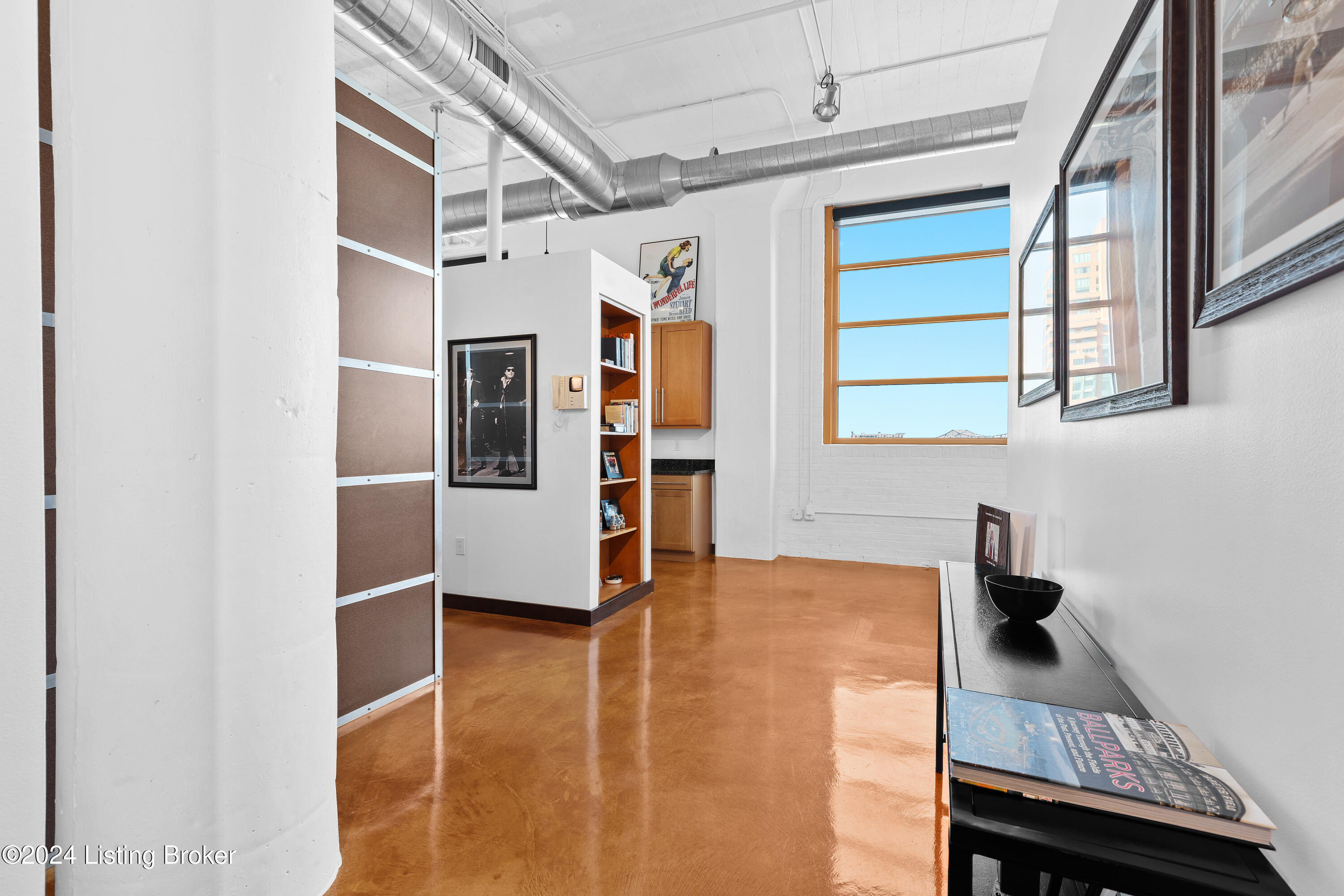 309 E Market St, 302