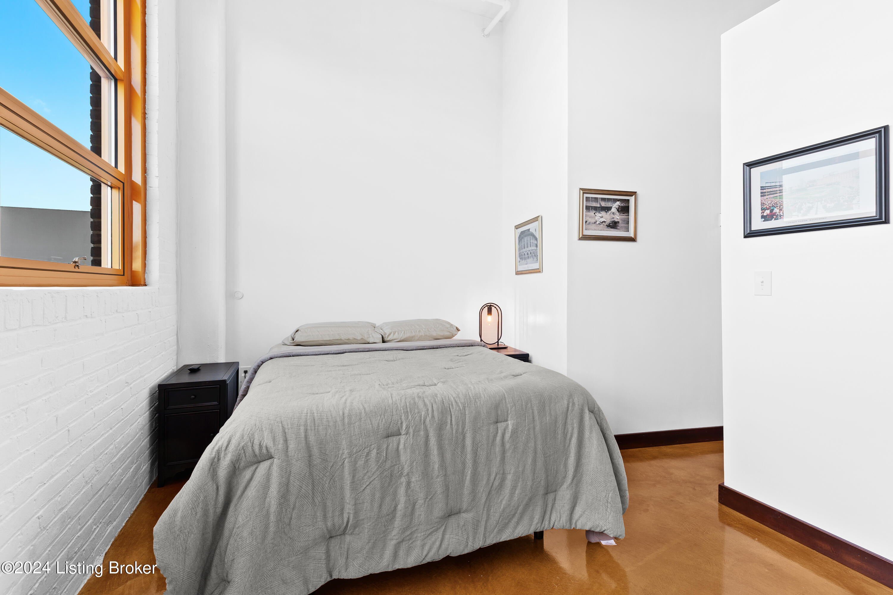 309 E Market St, 302