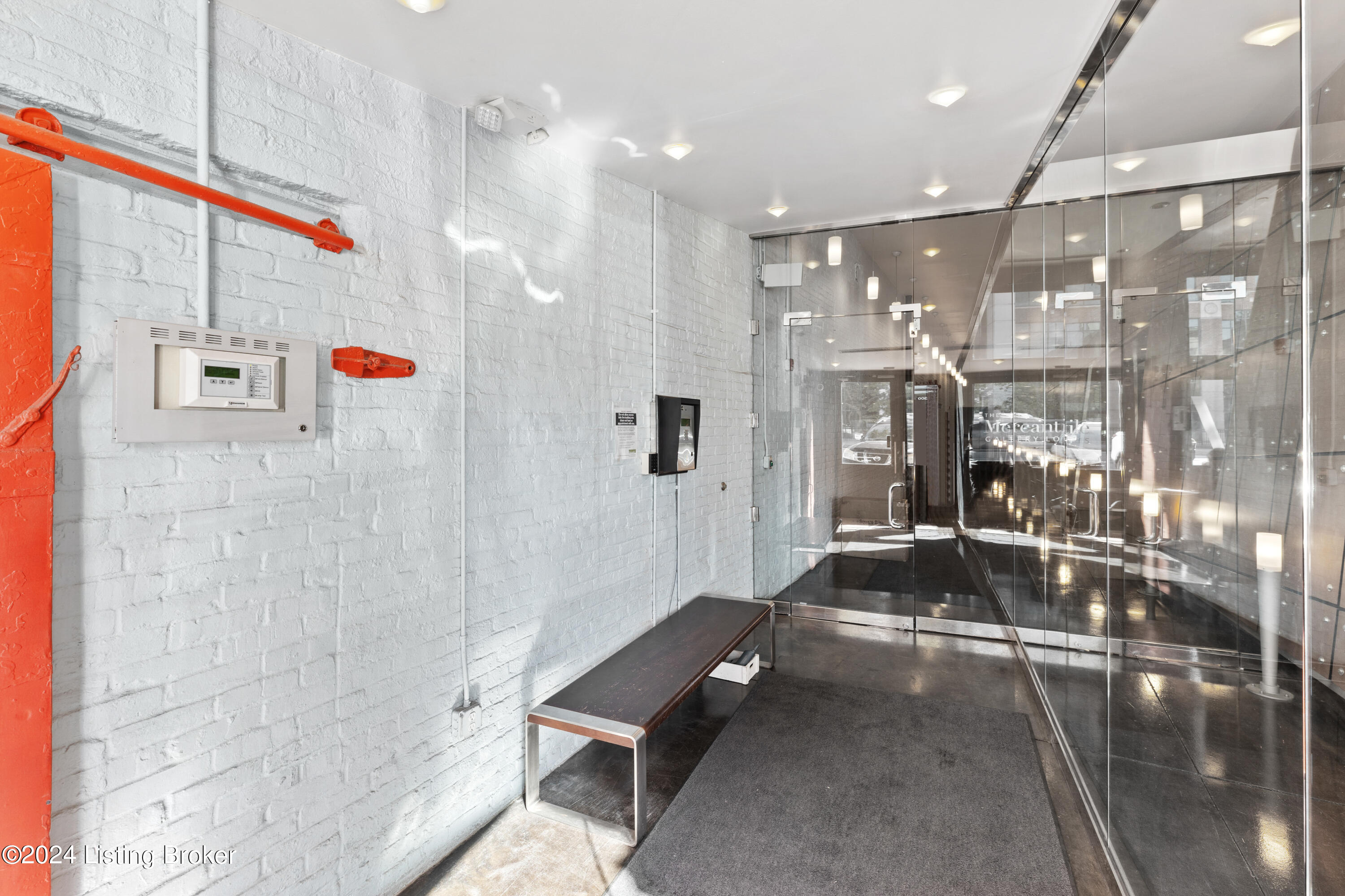 309 E Market St, 302