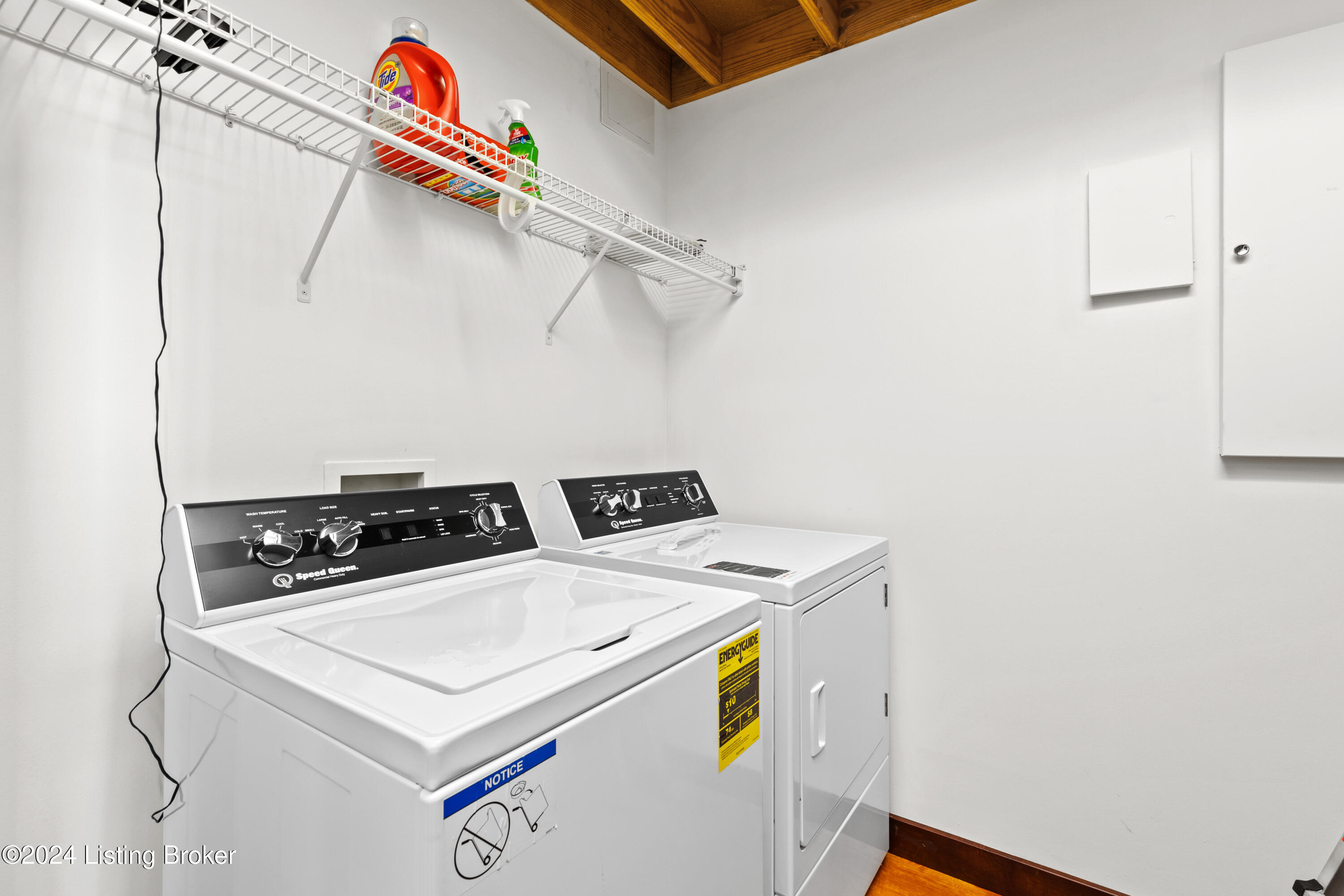 309 E Market St, 302