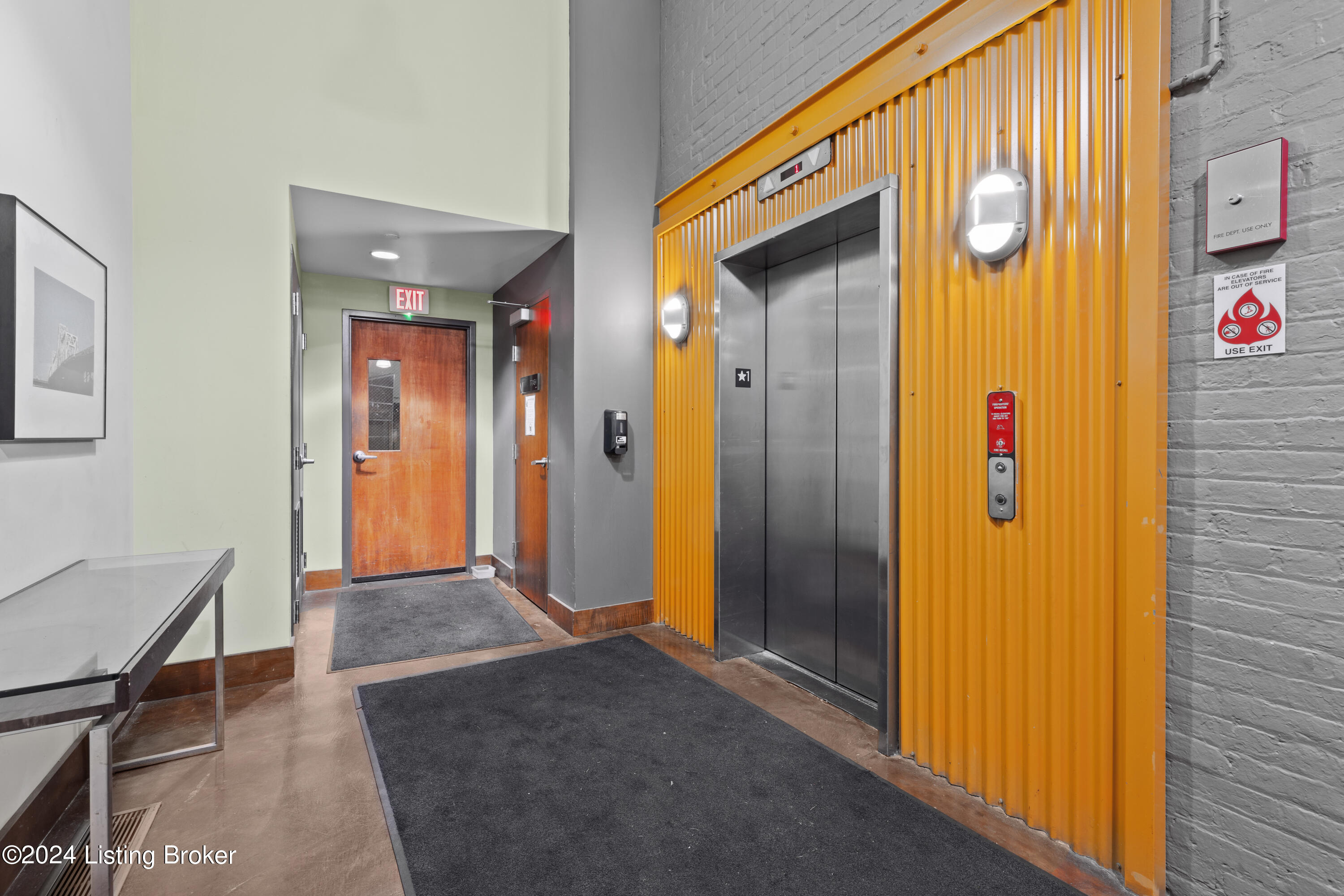 309 E Market St, 302