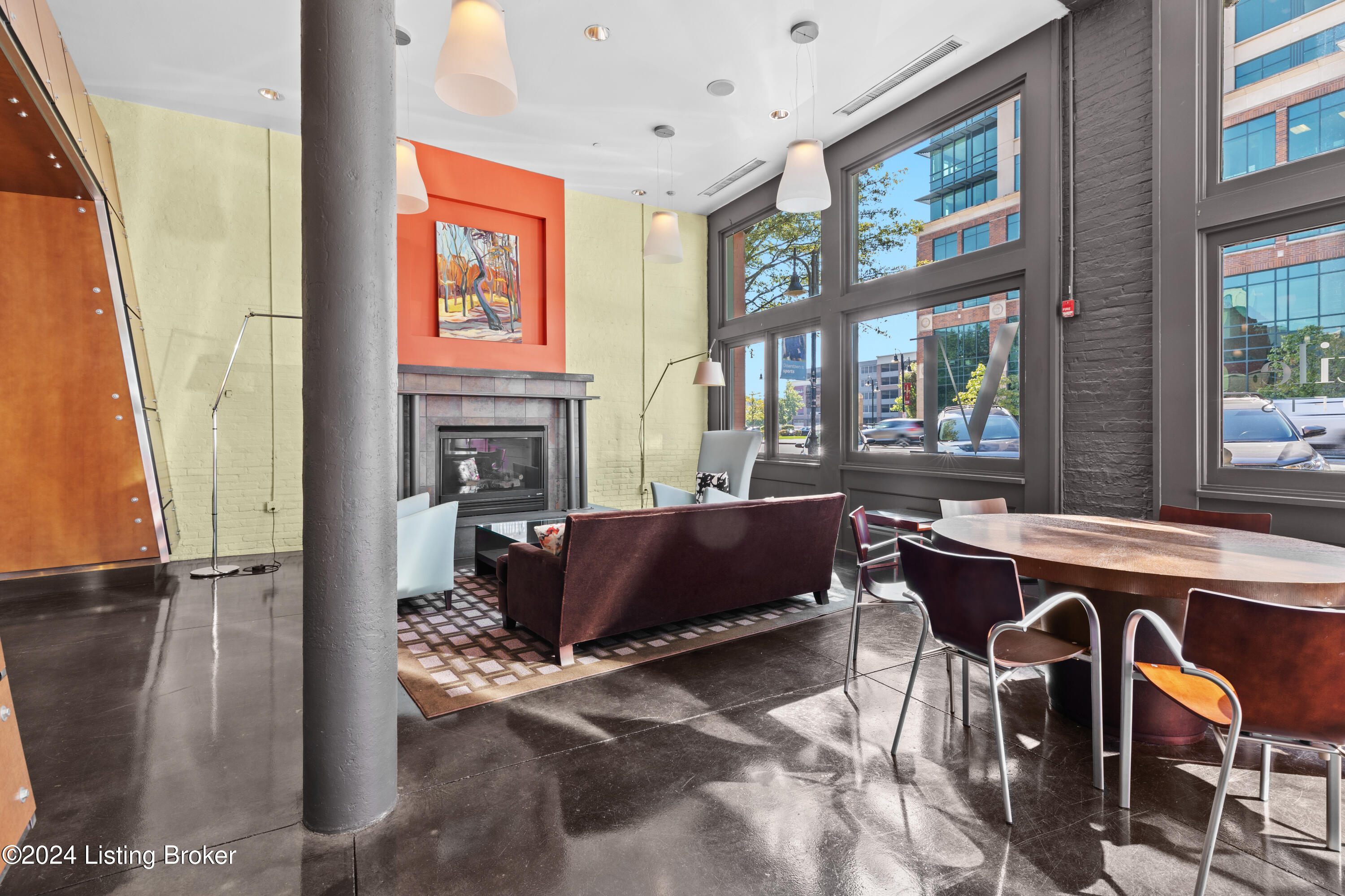 309 E Market St, 302