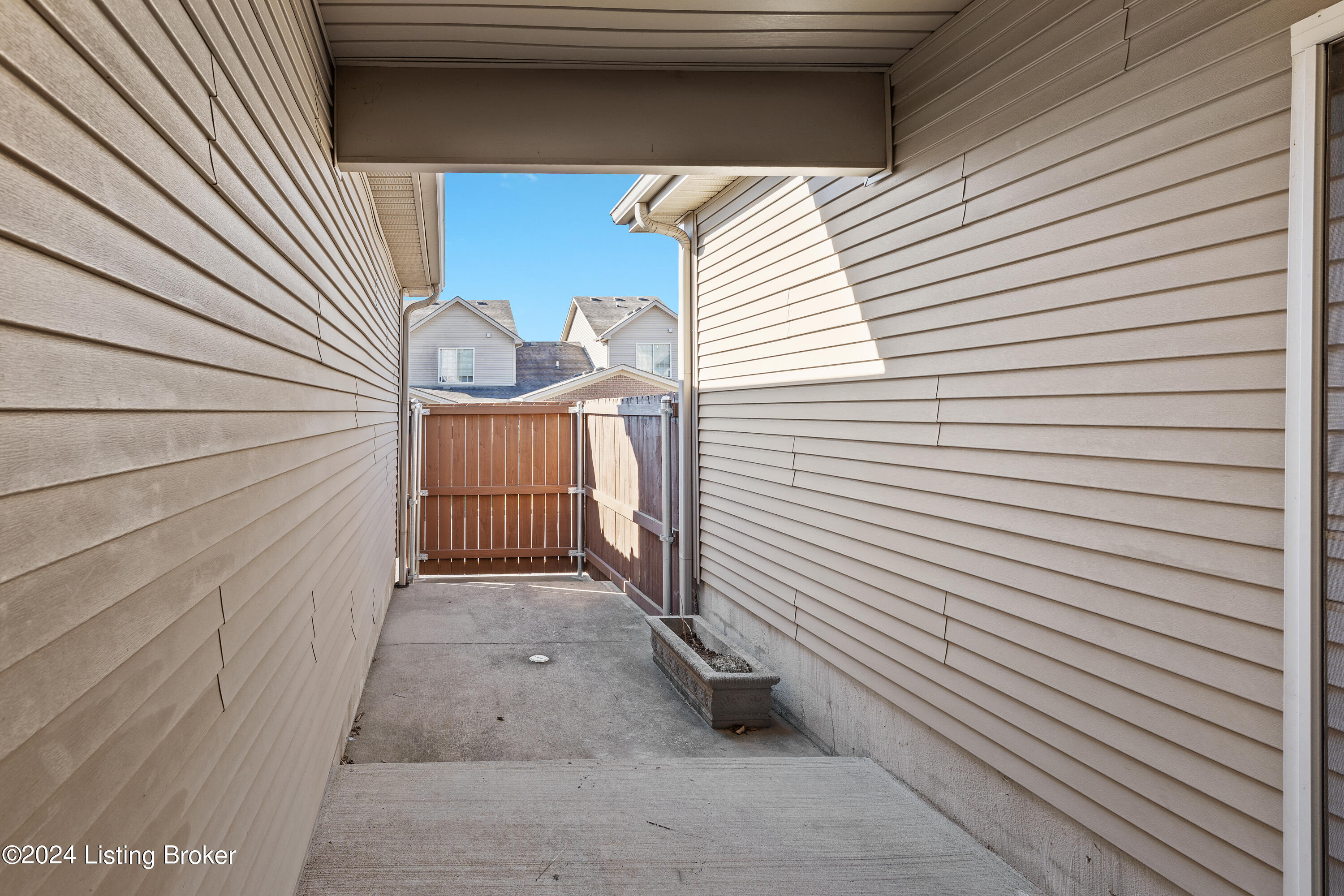 1337 Russell Springs Dr