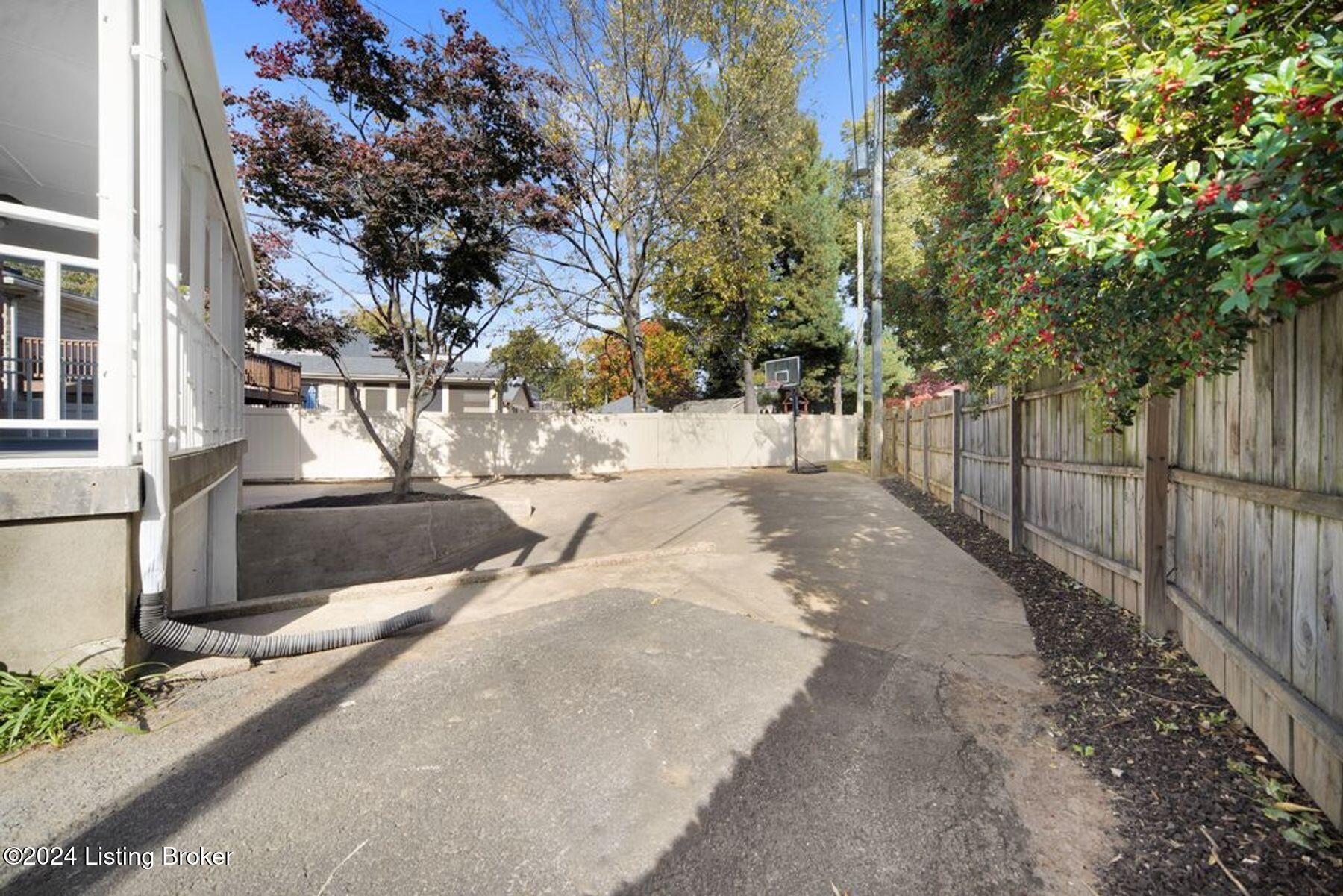 2537 Tennyson Ave